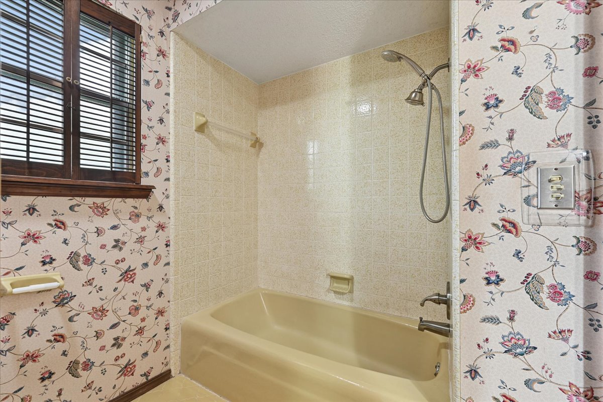 6915 E 78th Place Property Photo 20