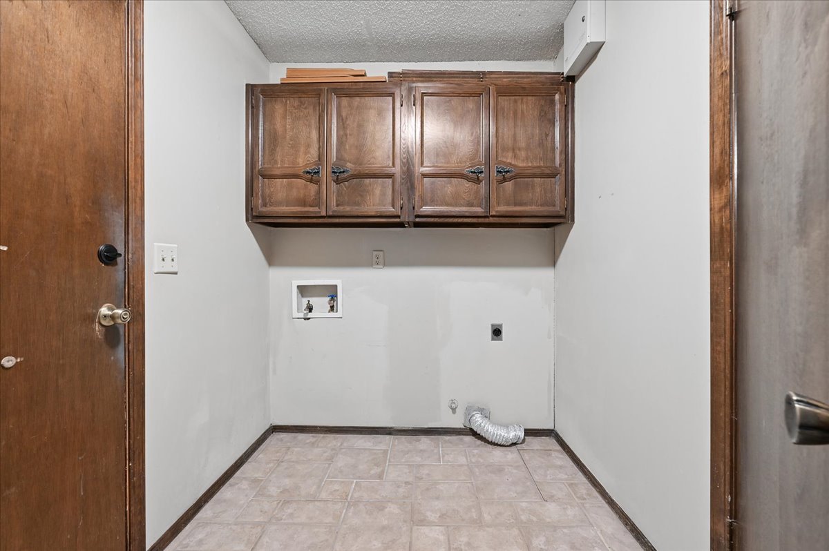 6915 E 78th Place Property Photo 22