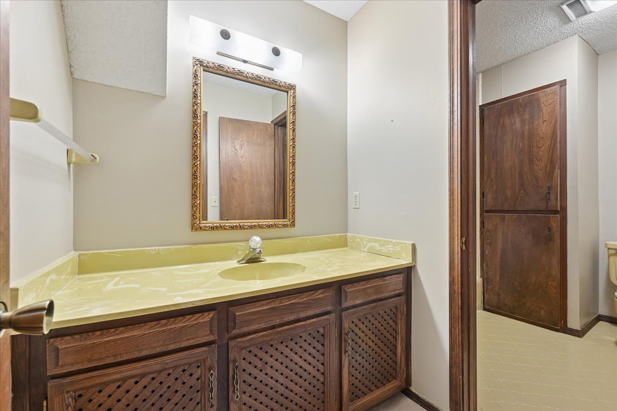 6915 E 78th Place Property Photo 28