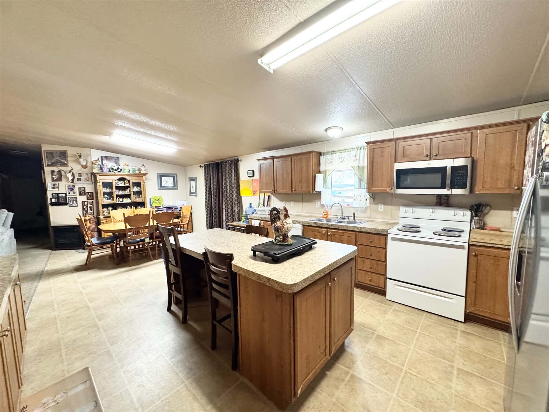 975 Claxton Property Photo 3