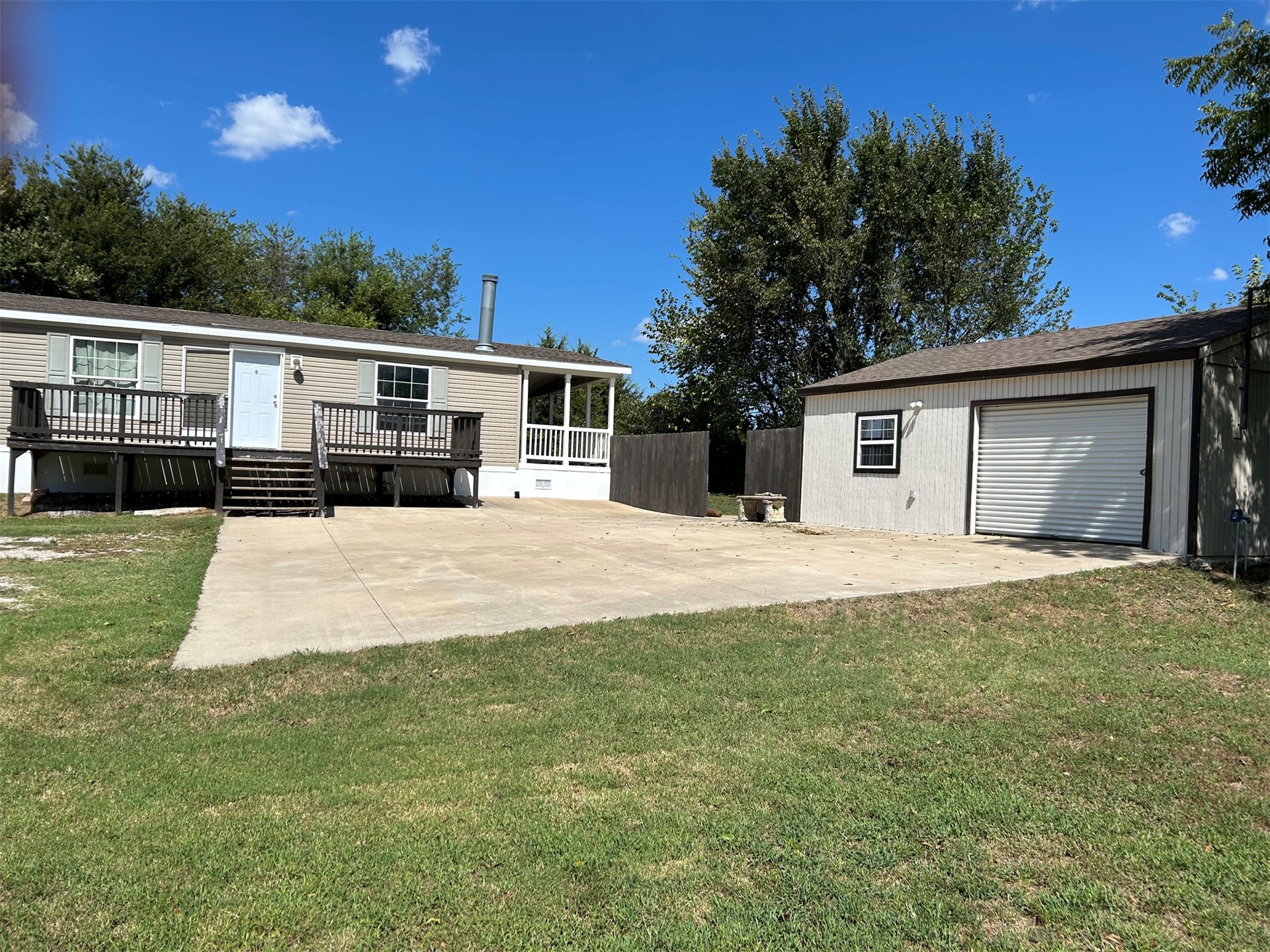 18121 W Coyote Trail S Property Photo 2