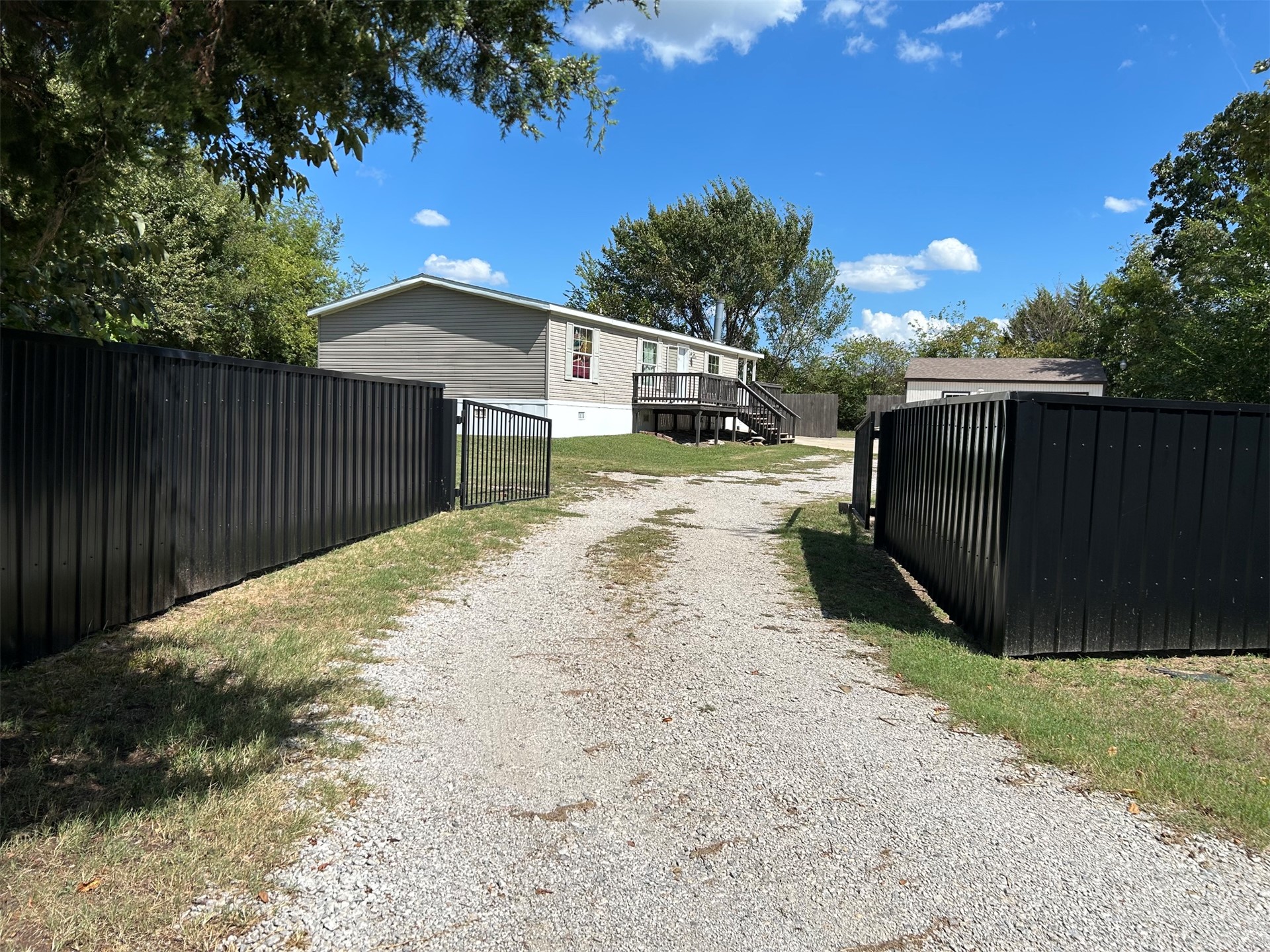 18121 W Coyote Trail S Property Photo 3