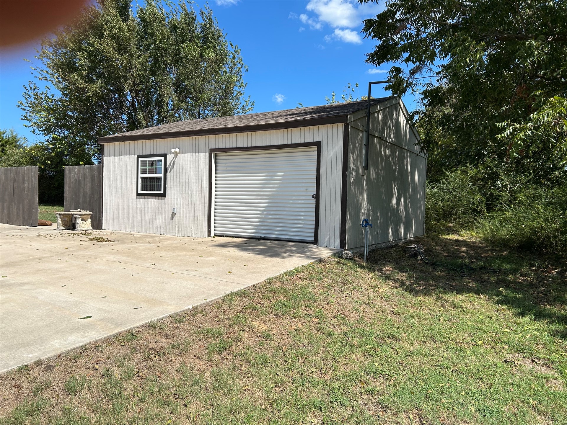 18121 W Coyote Trail S Property Photo 5
