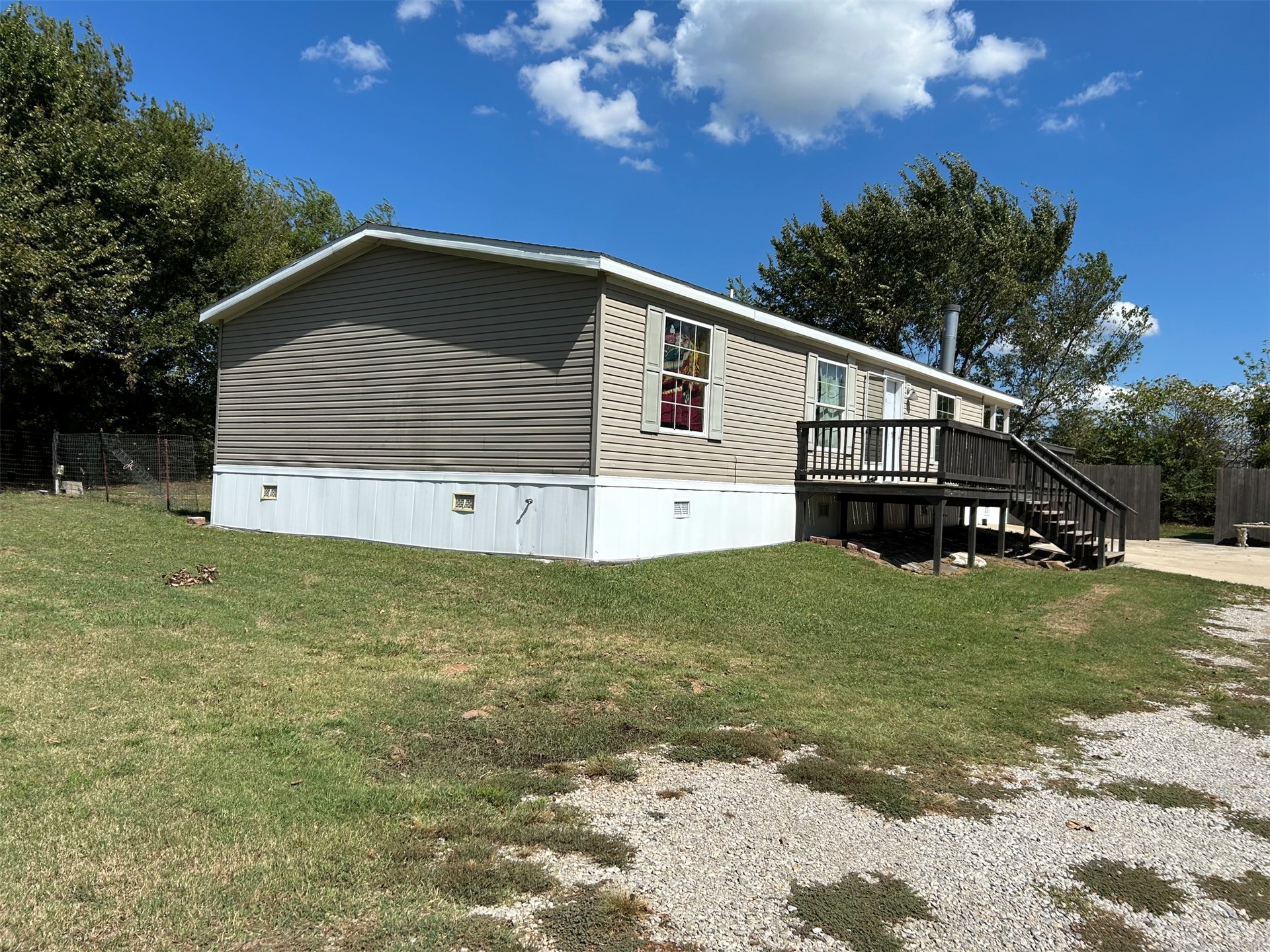 18121 W Coyote Trail S Property Photo 8
