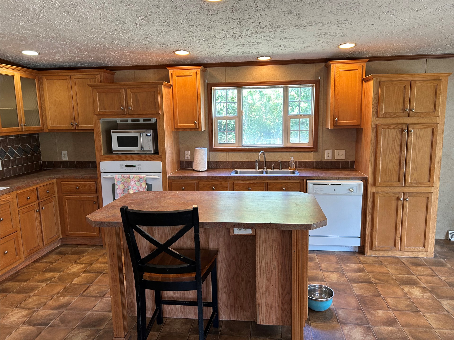 18121 W Coyote Trail S Property Photo 30