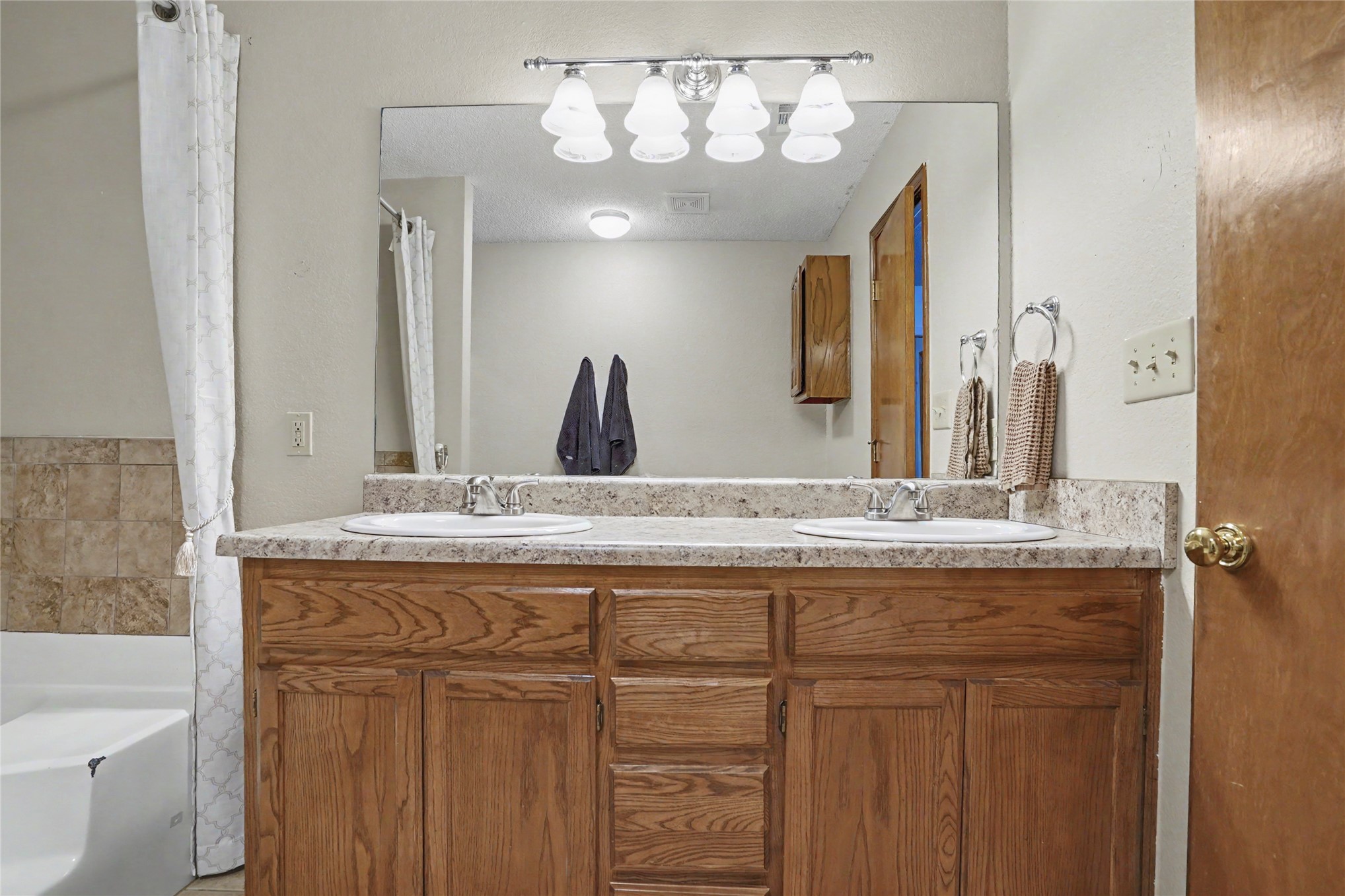 7909 N 127th East Avenue Property Photo 15