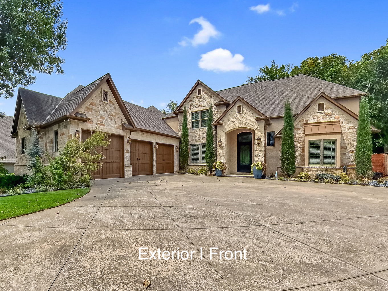 10610 S Nandina Court Property Photo 2
