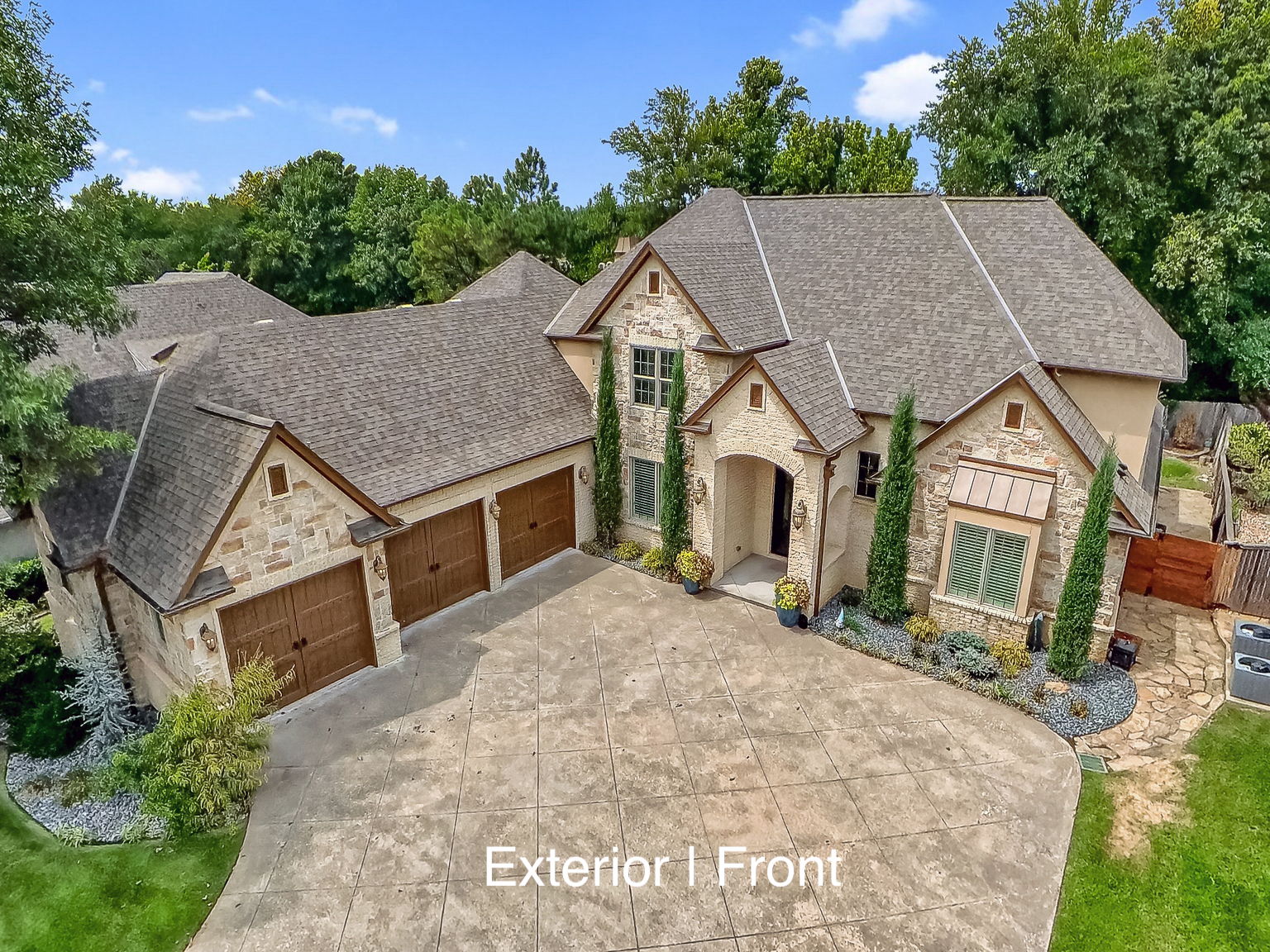 10610 S Nandina Court Property Photo 3