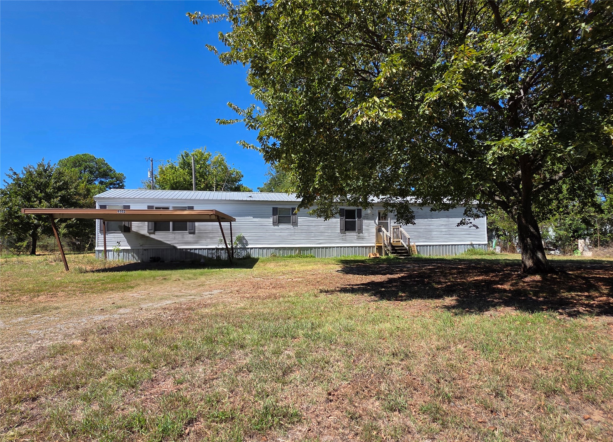 9502 N Oaknoll Avenue Property Photo 1