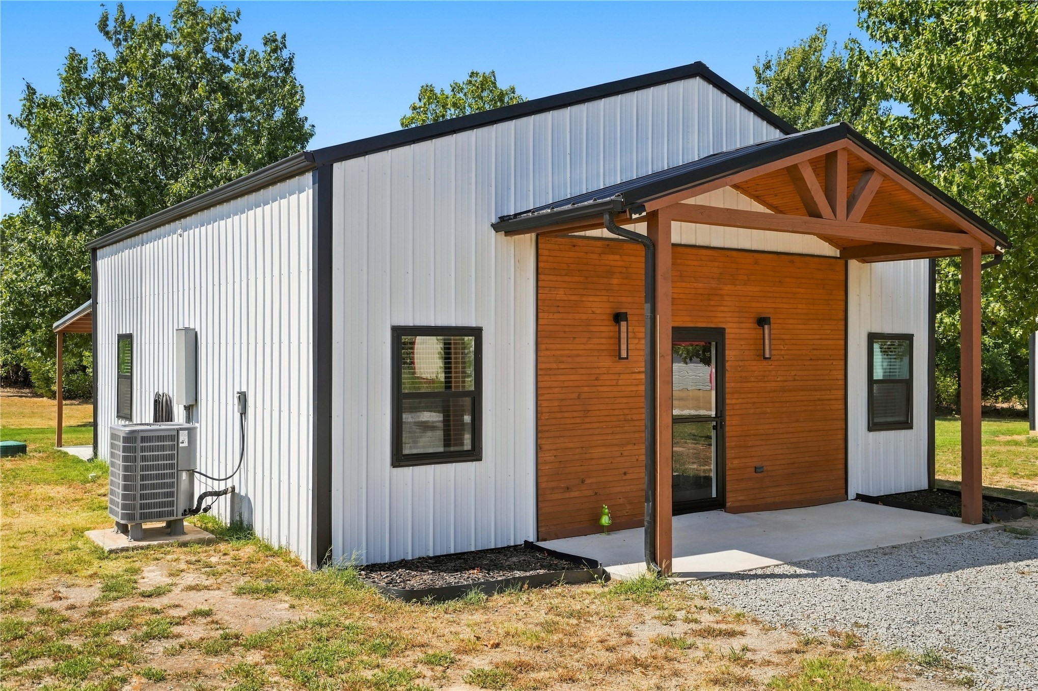 420492 E 1168 Road Property Photo 1