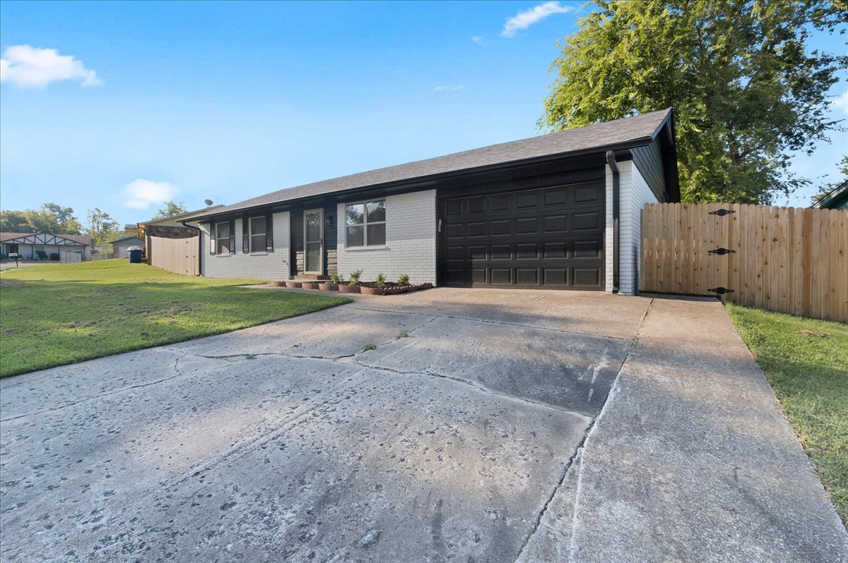 13178 E 29th Street Property Photo 4