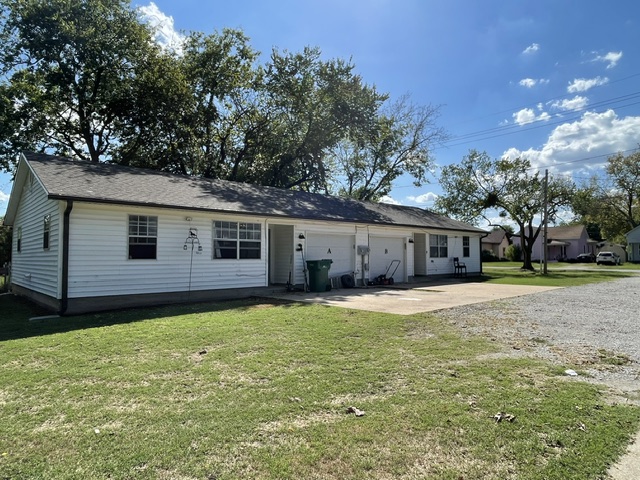 409 S Maple Street Property Photo 2