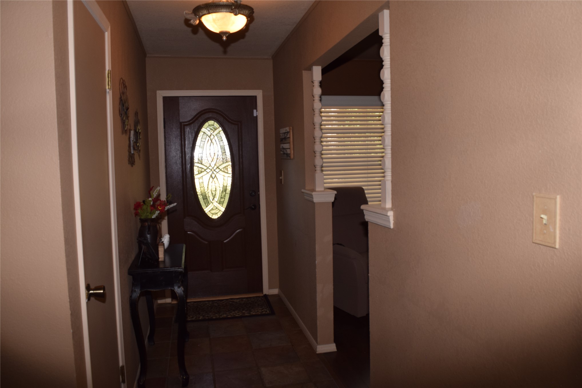 8 Town And Country Circle Property Photo 8