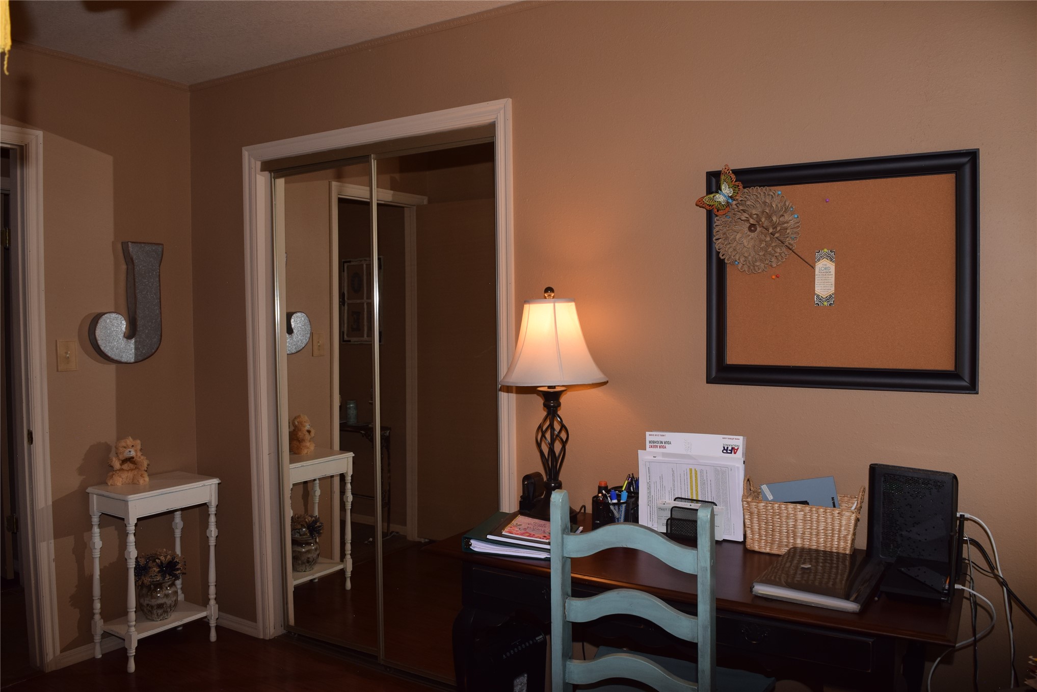 8 Town And Country Circle Property Photo 12