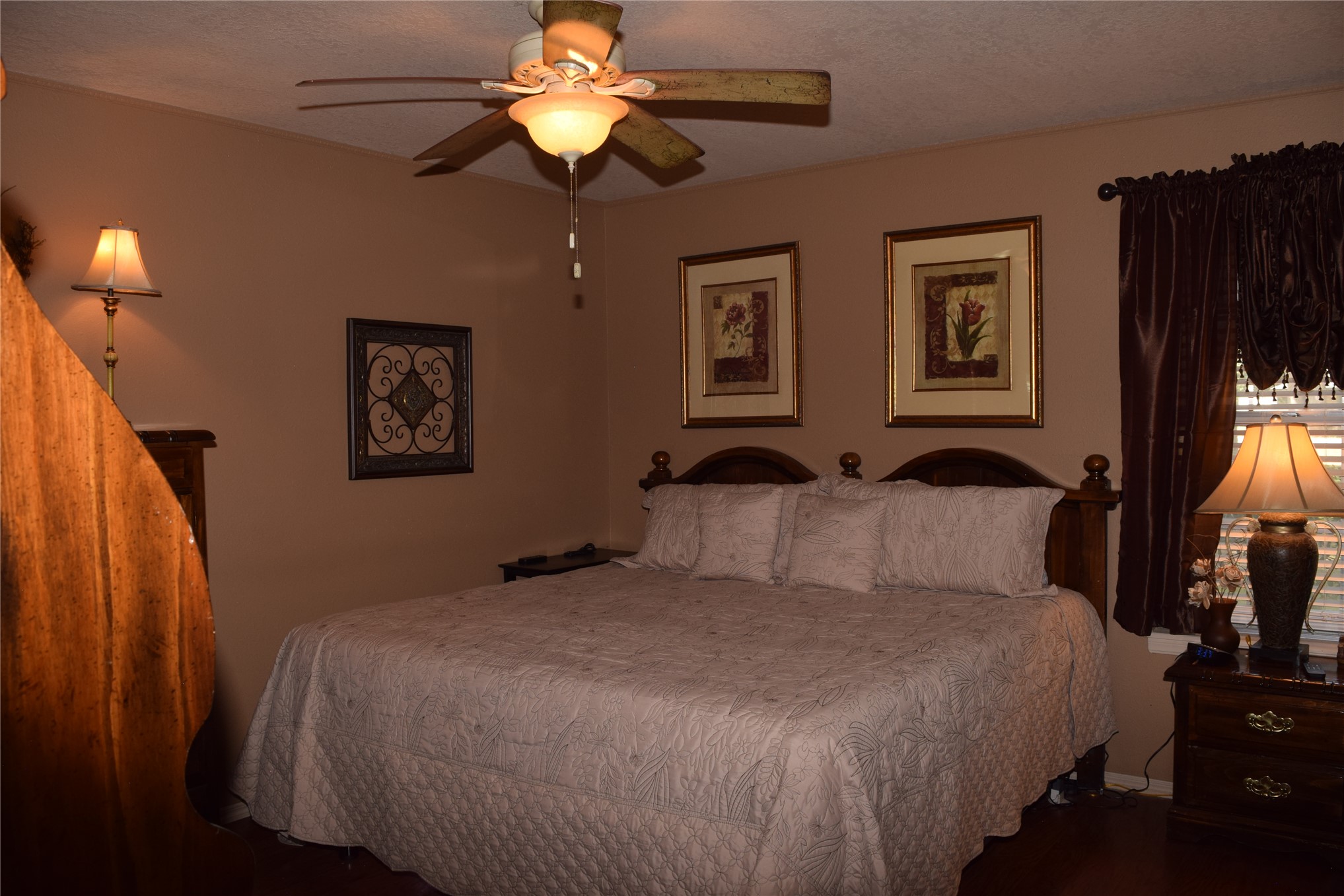 8 Town And Country Circle Property Photo 13