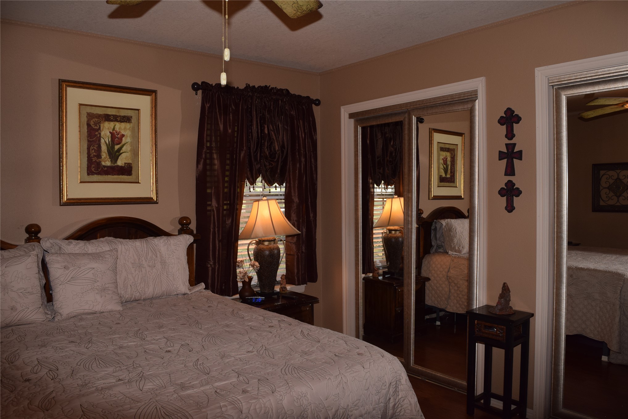 8 Town And Country Circle Property Photo 14