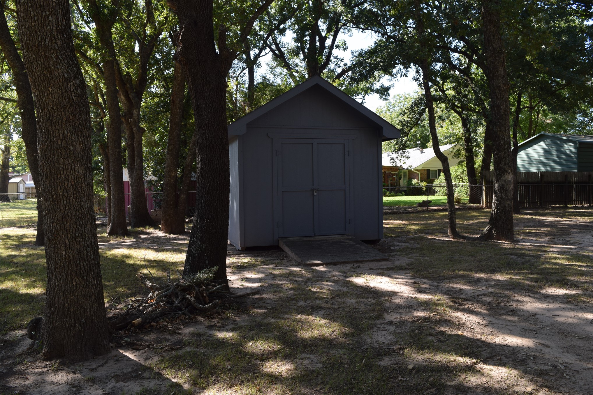 8 Town And Country Circle Property Photo 15