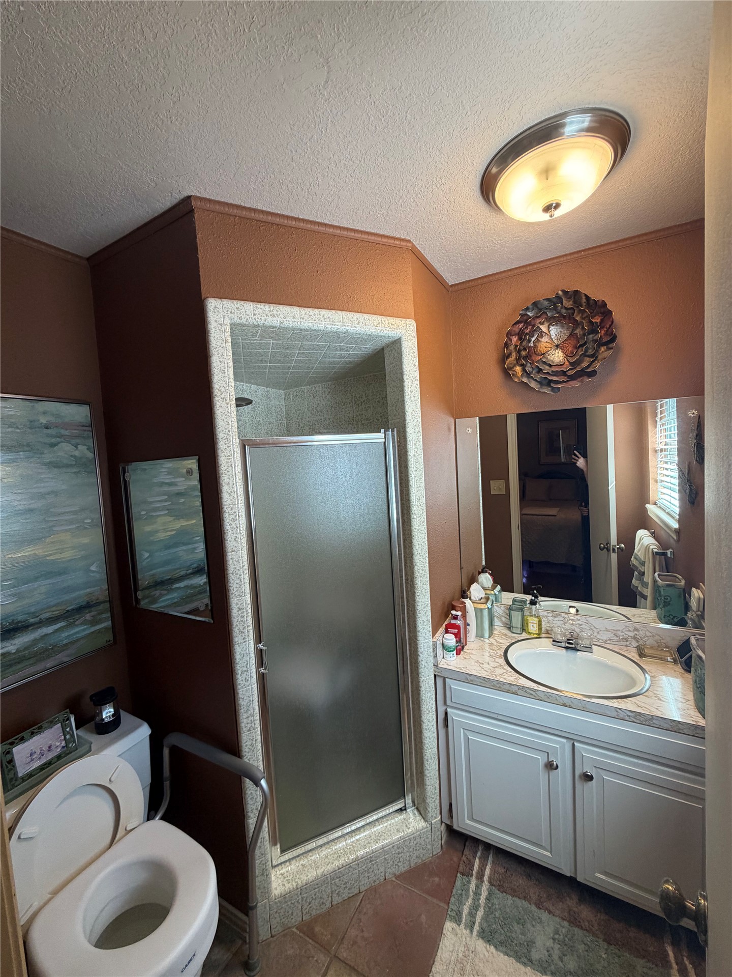 8 Town And Country Circle Property Photo 17