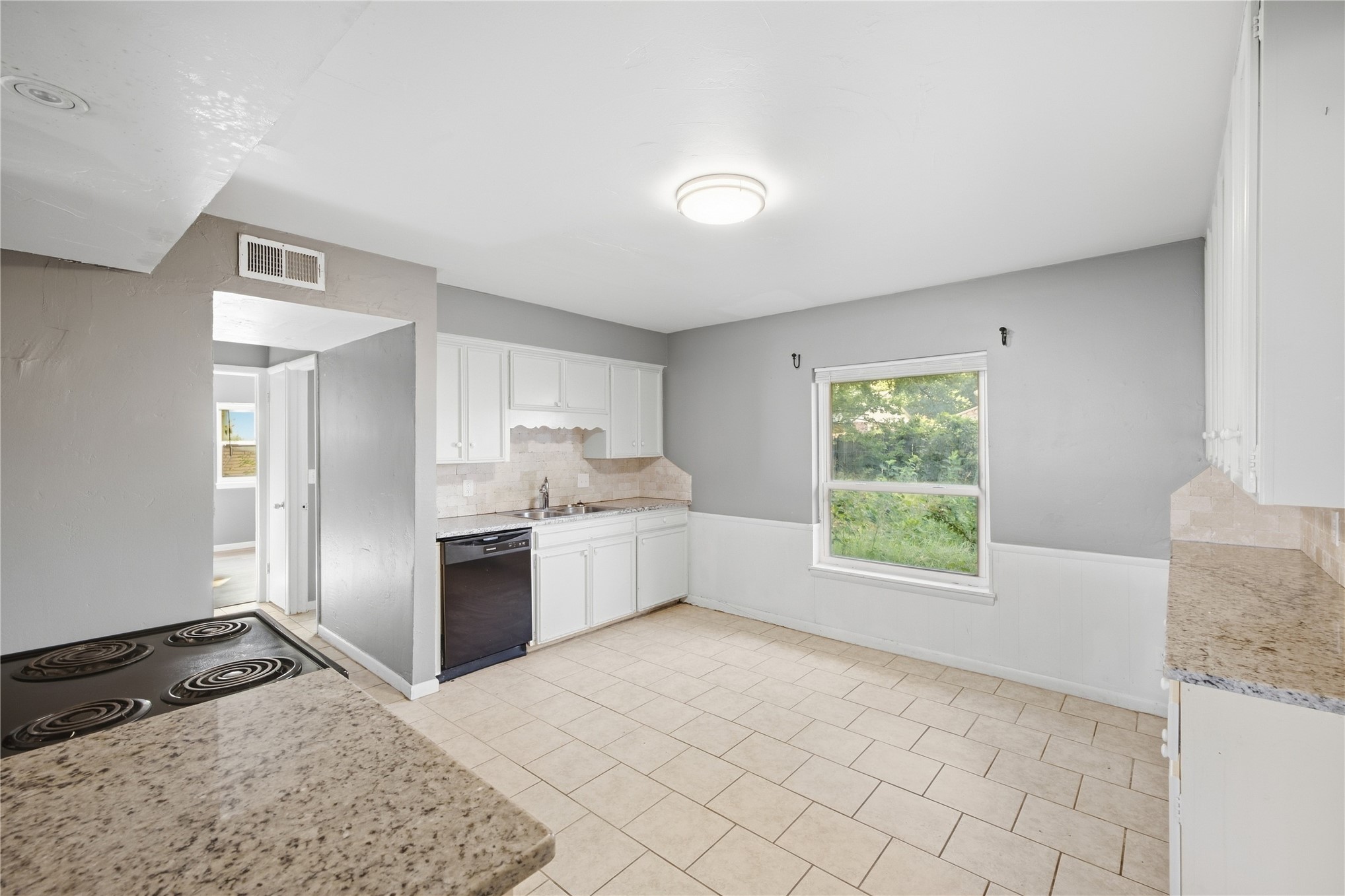 9262 E 58th Street Property Photo 5