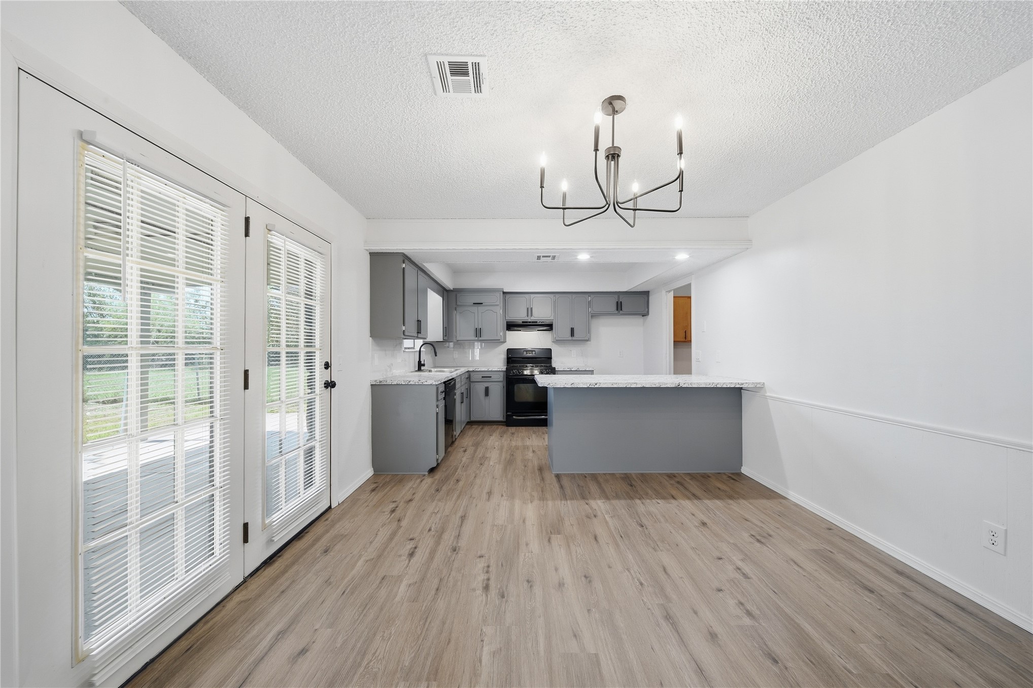 1823 W Ithica Street Property Photo 8