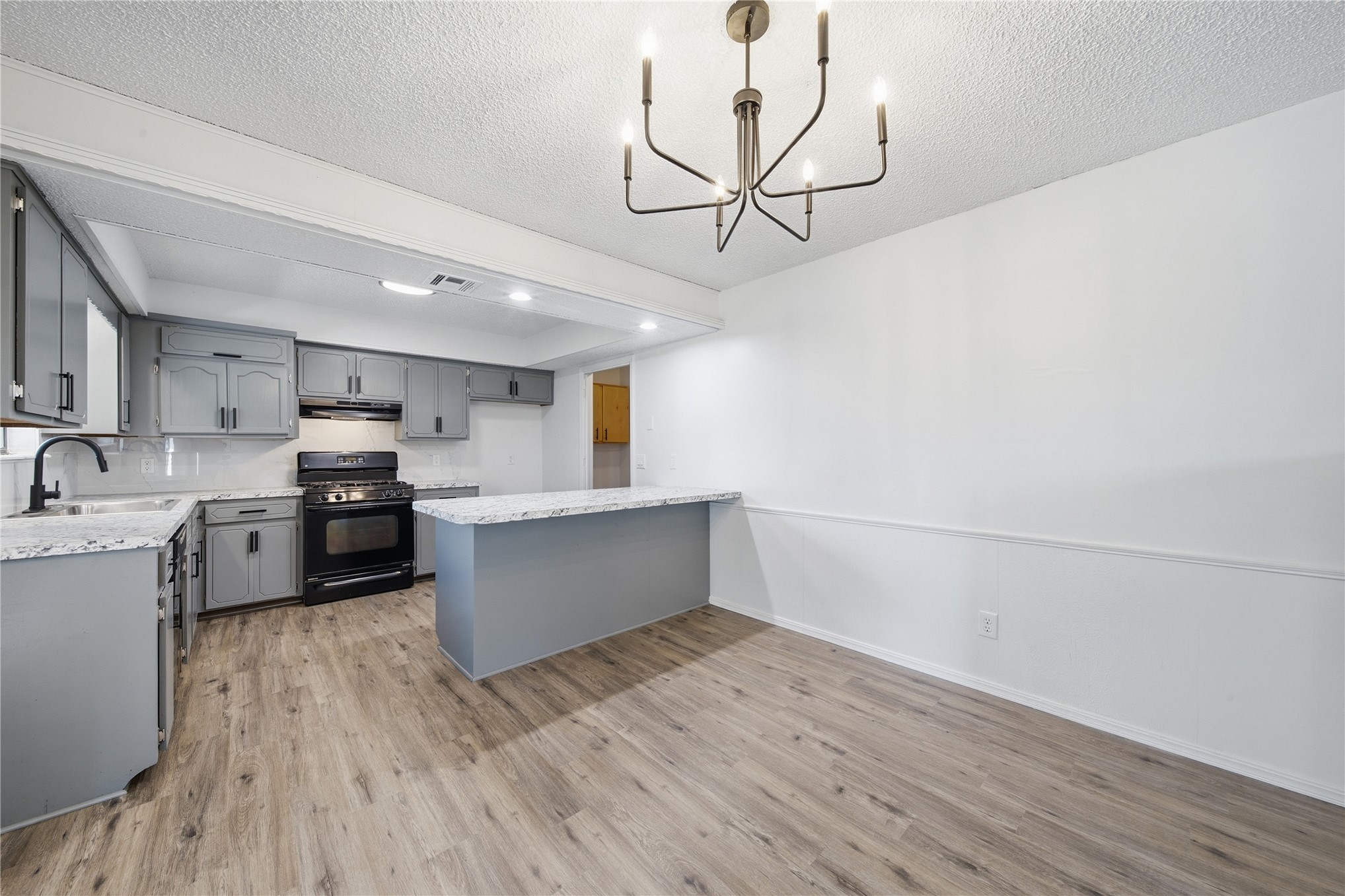 1823 W Ithica Street Property Photo 9