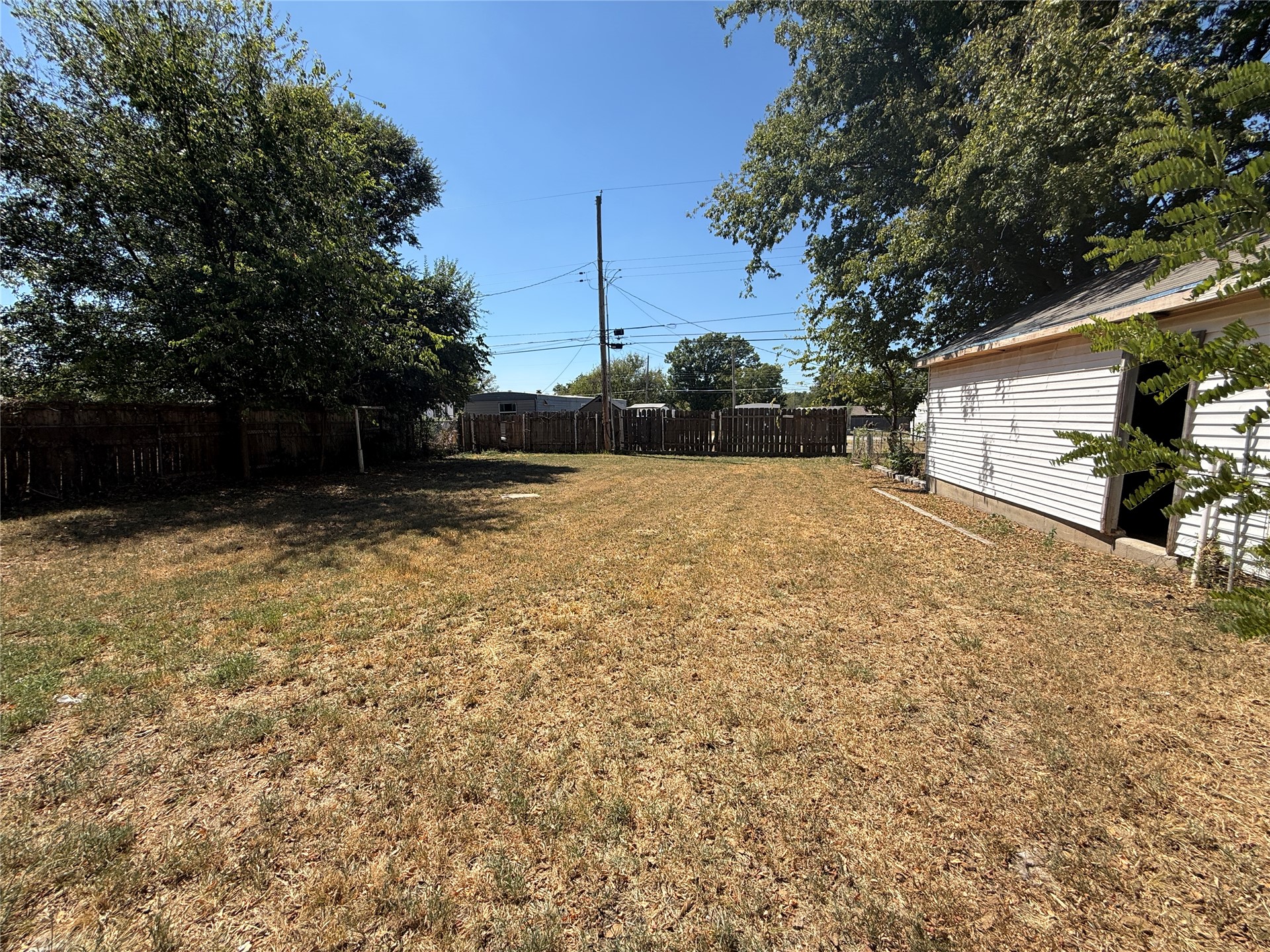 447 Ne Elmhurst Property Photo 5