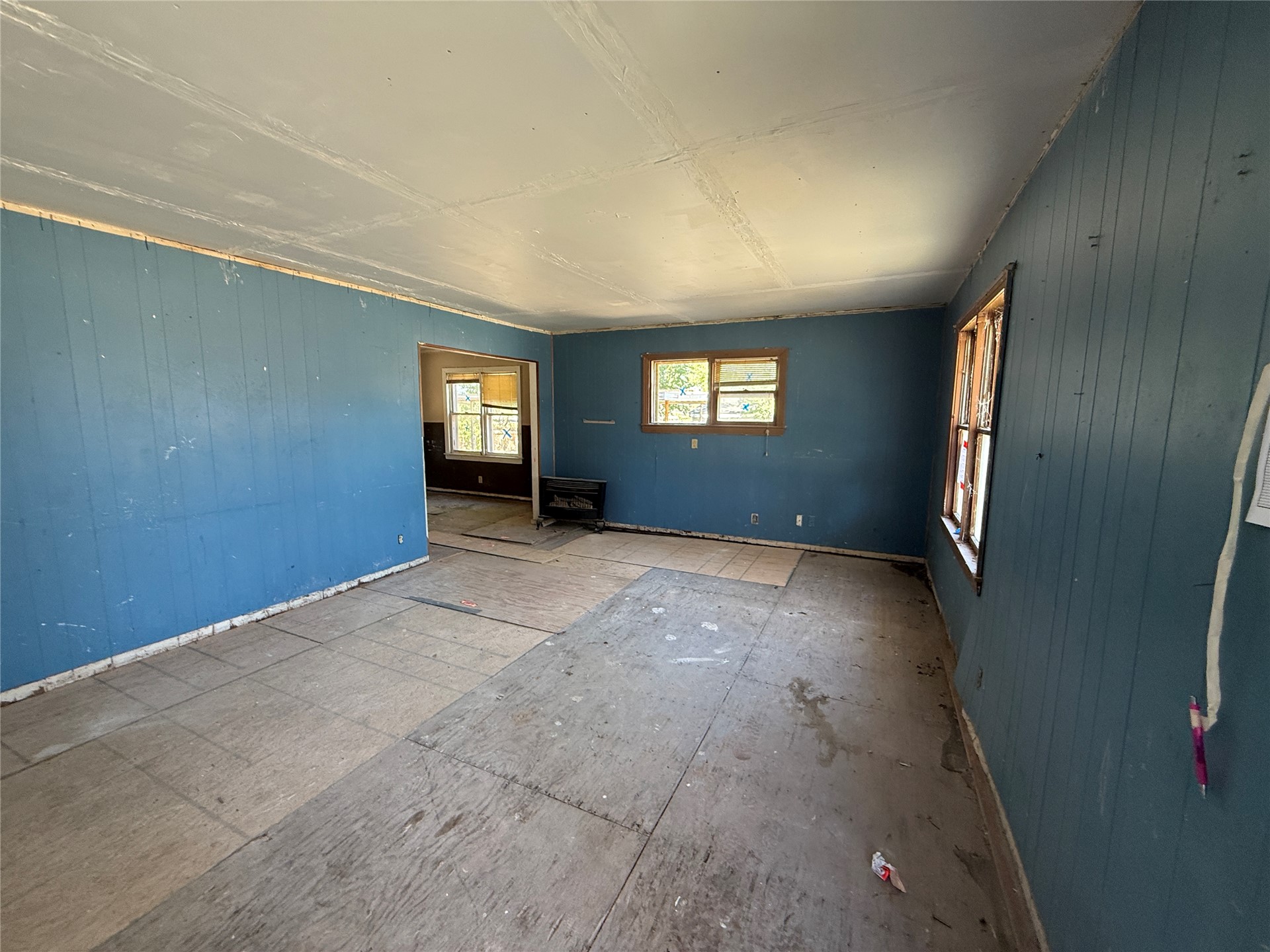 447 Ne Elmhurst Property Photo 6