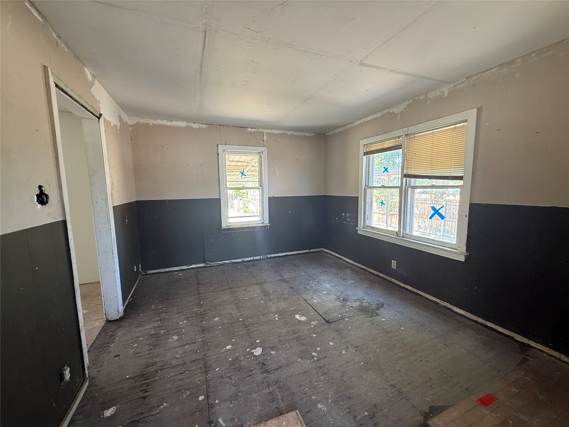 447 Ne Elmhurst Property Photo 8