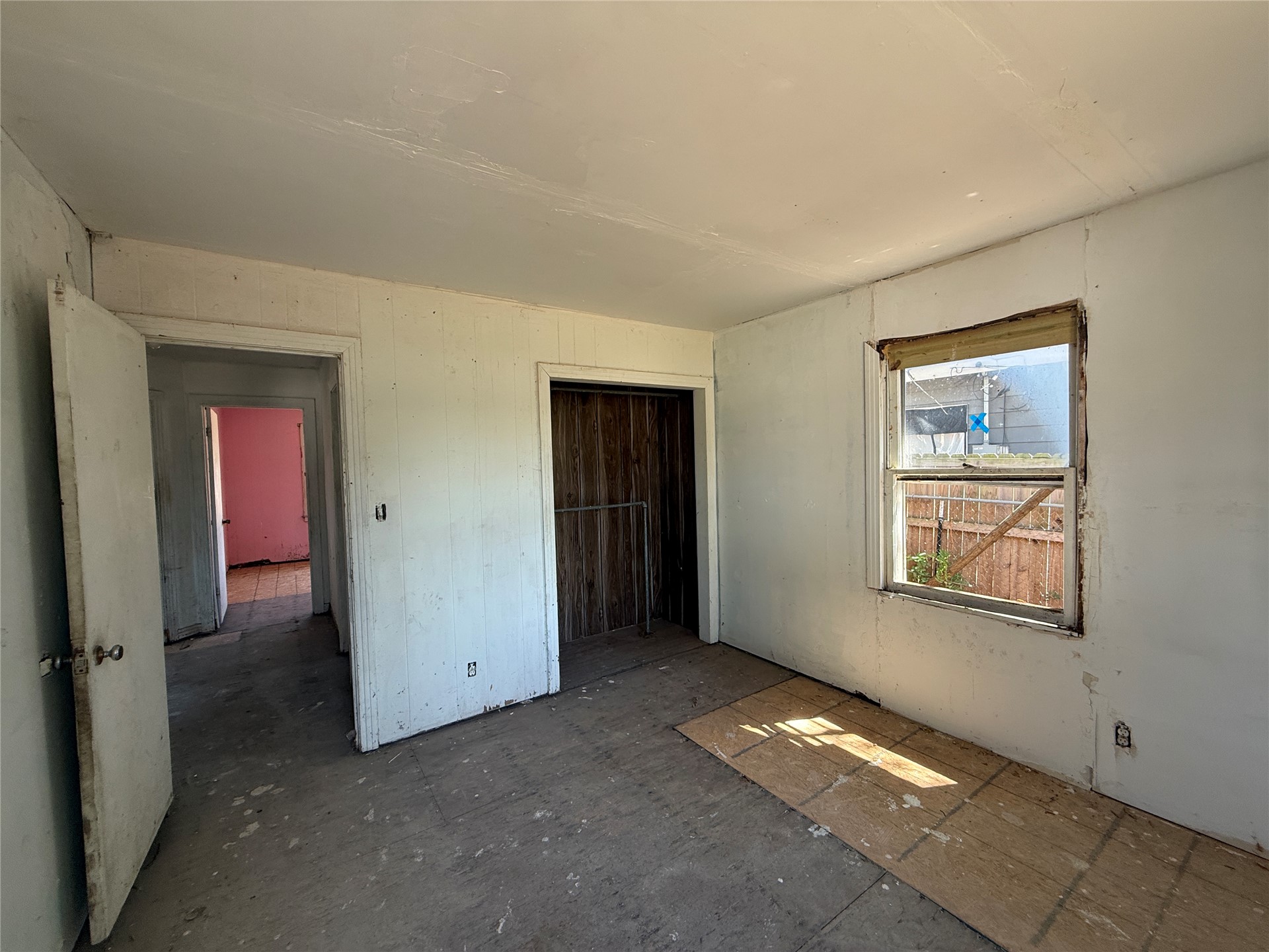 447 Ne Elmhurst Property Photo 14