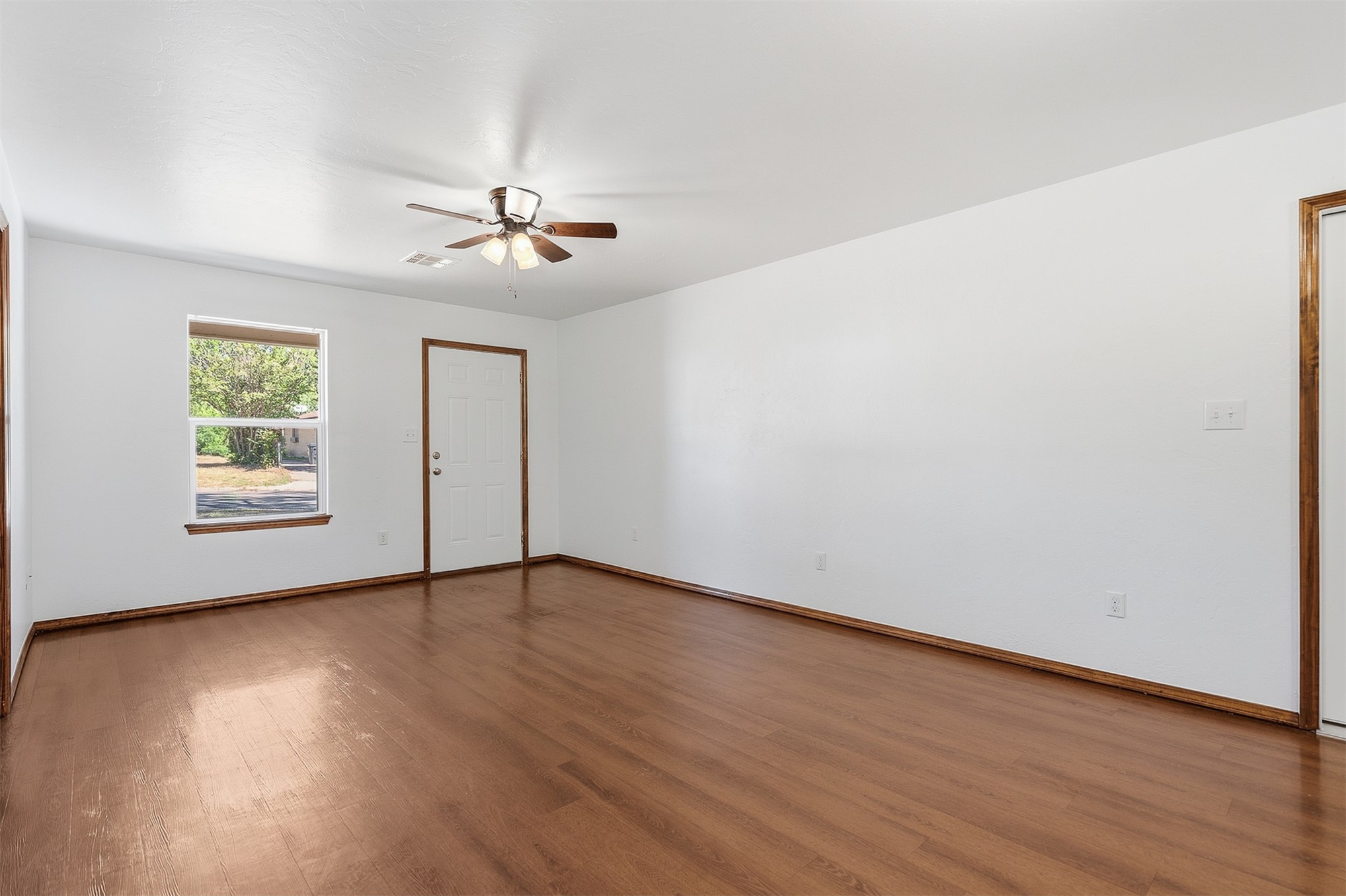 702 Se White Street Property Photo 5
