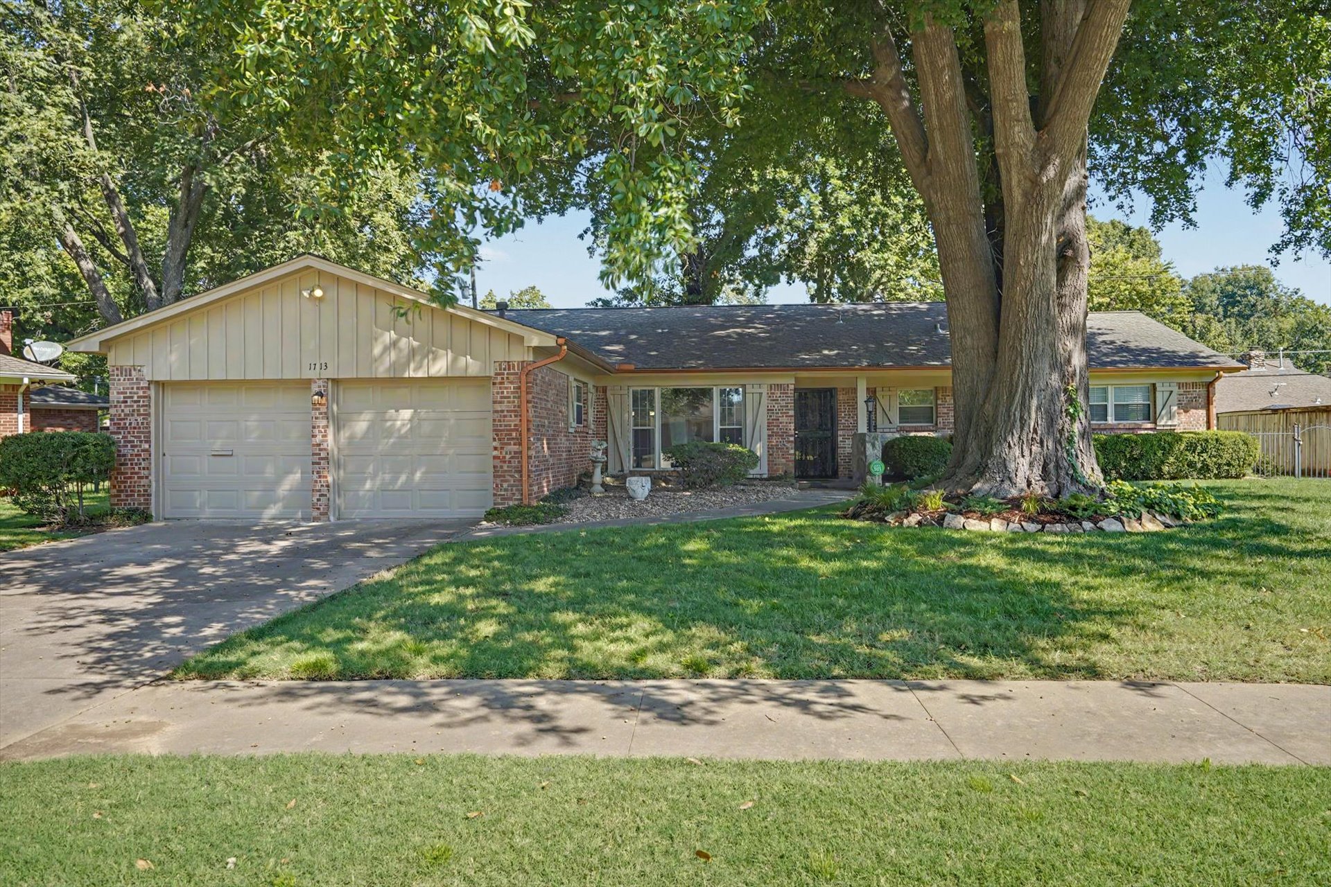 1713 E 60th Street Property Photo 3
