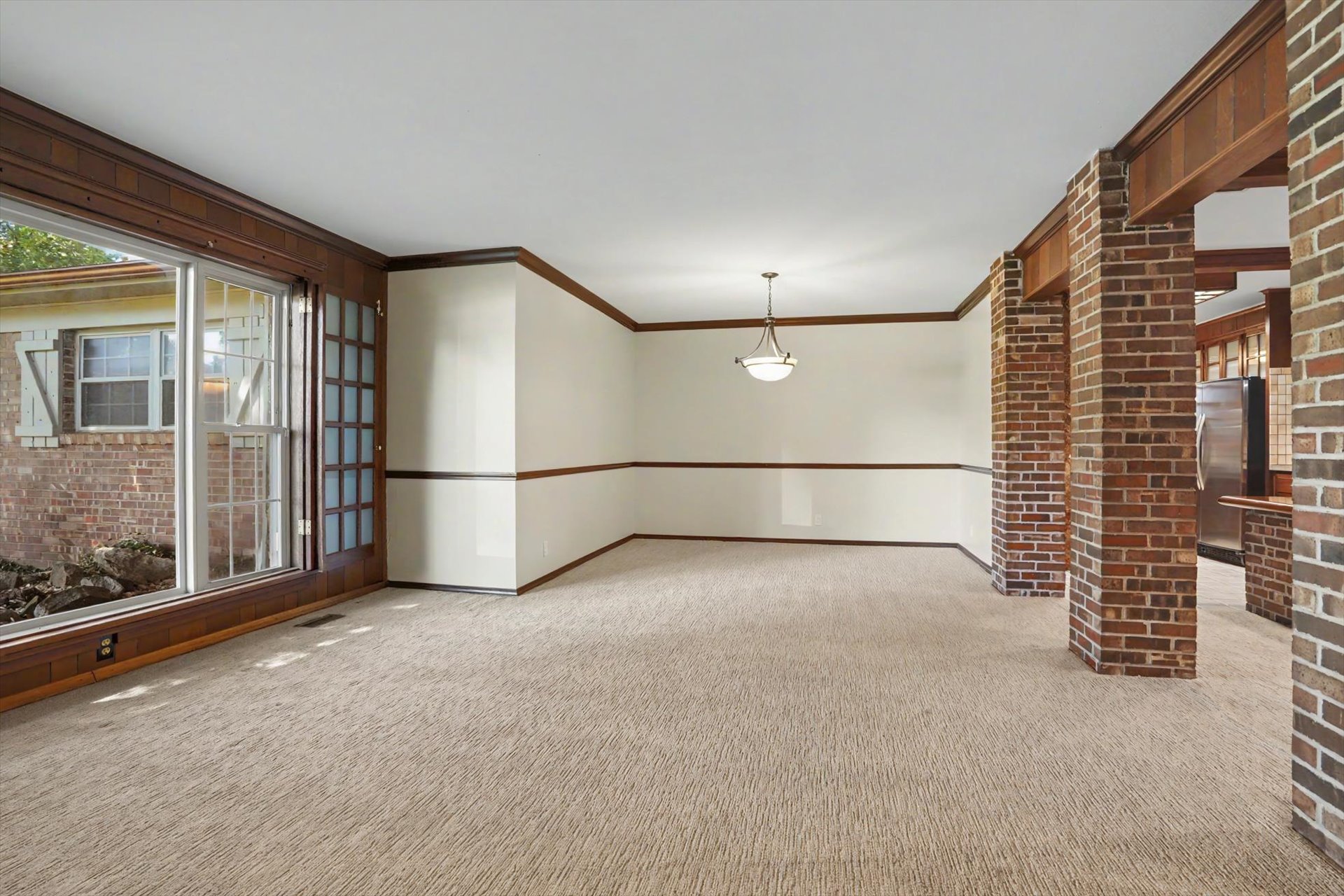1713 E 60th Street Property Photo 5