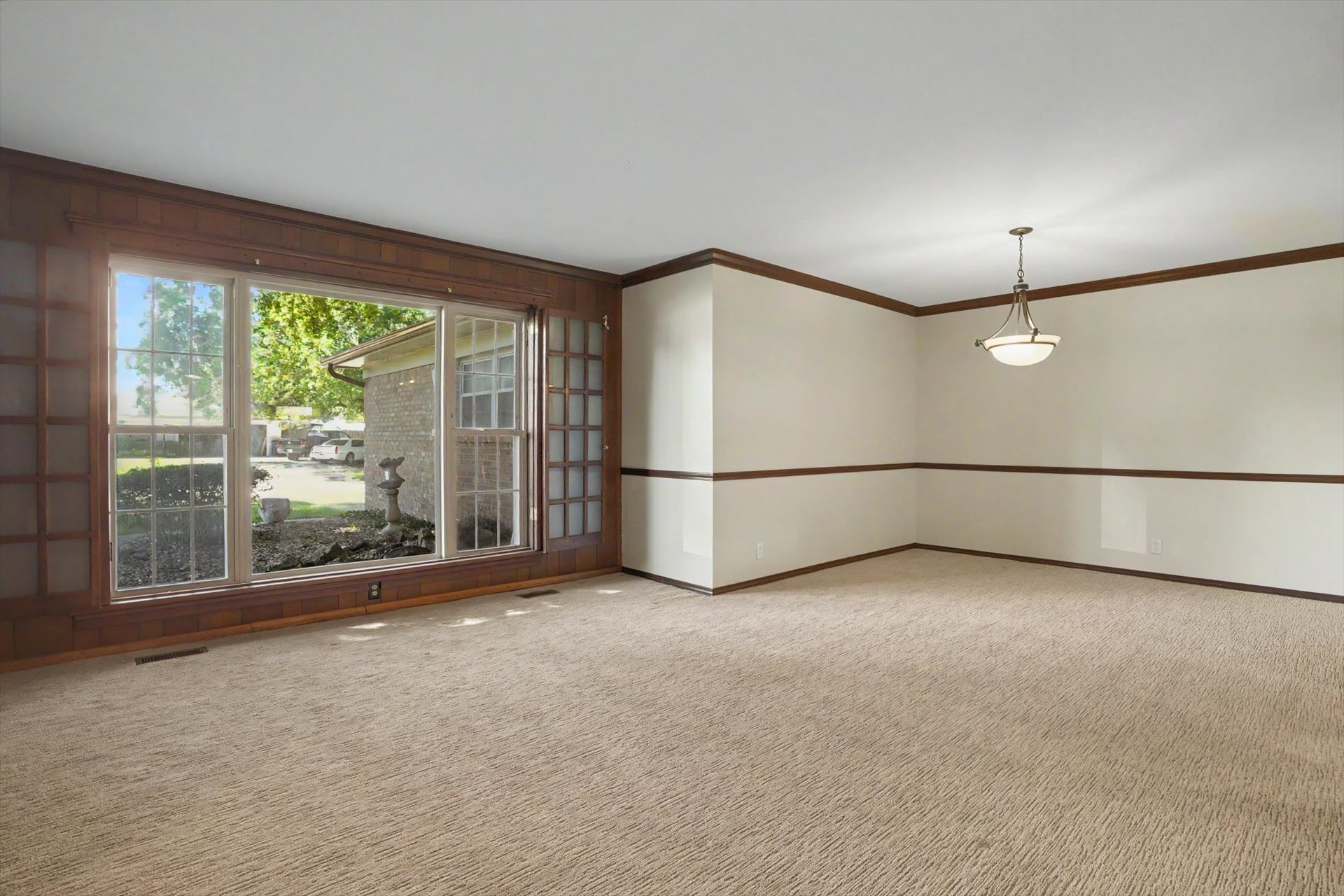 1713 E 60th Street Property Photo 6