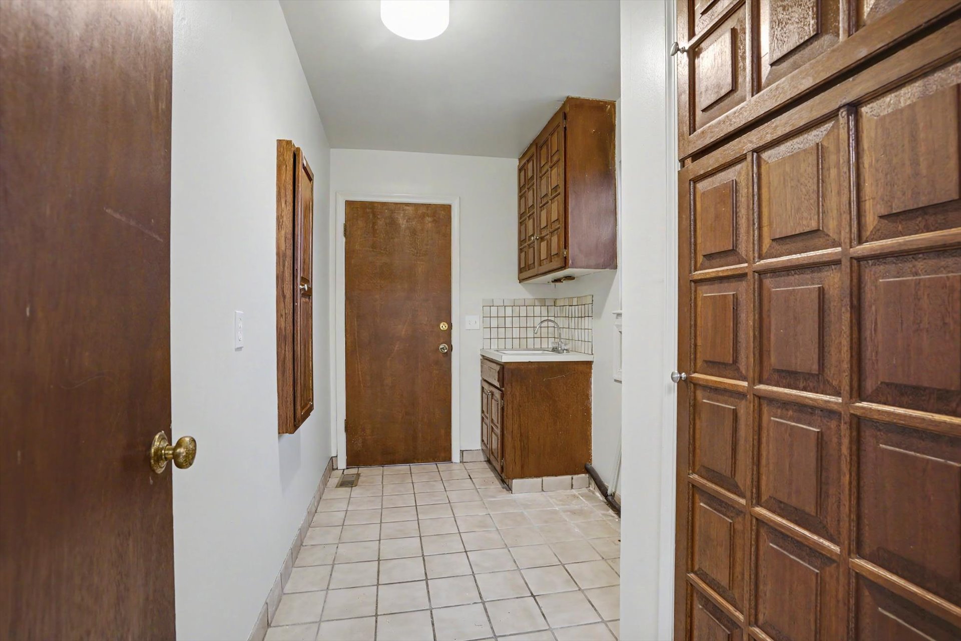 1713 E 60th Street Property Photo 19