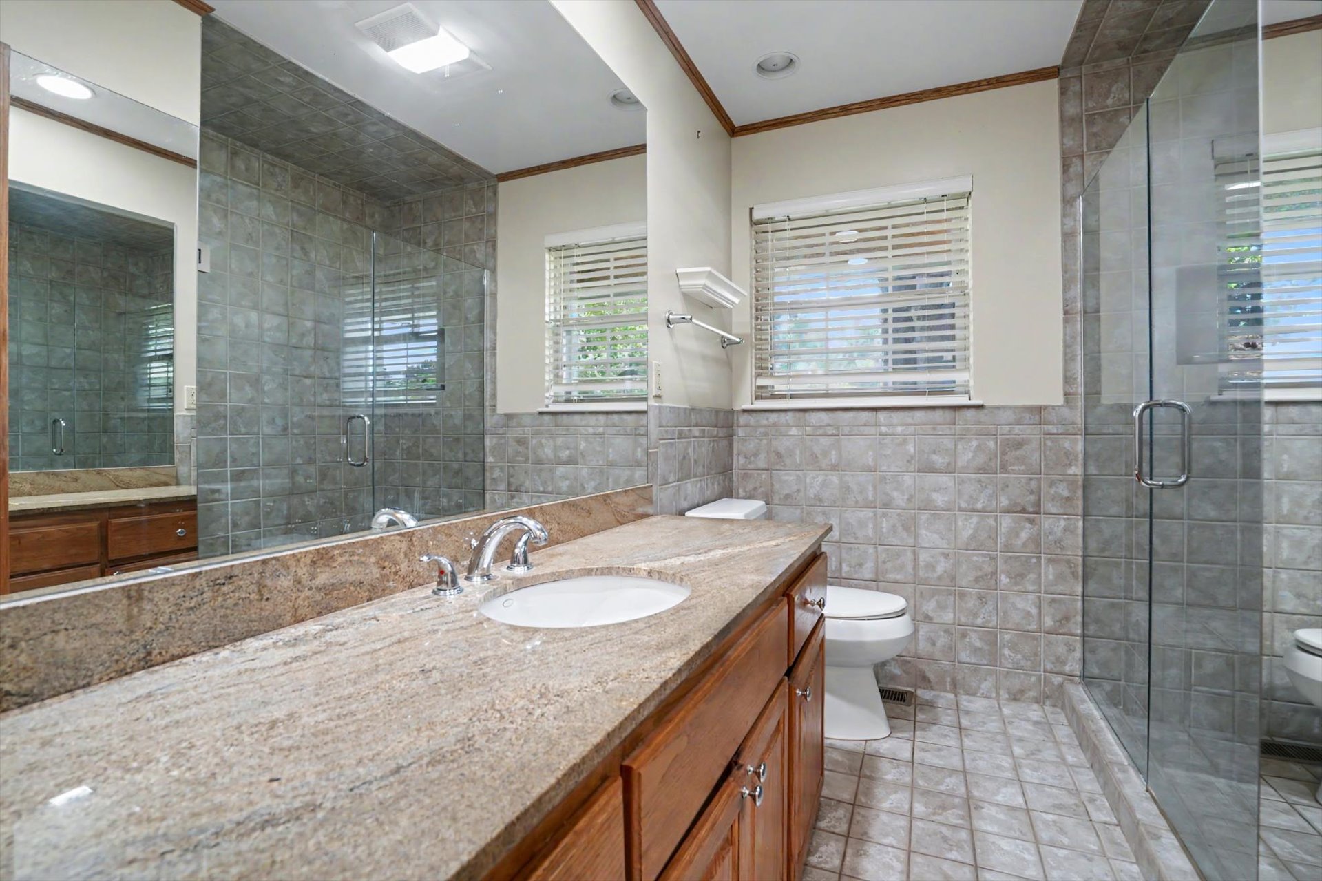 1713 E 60th Street Property Photo 21