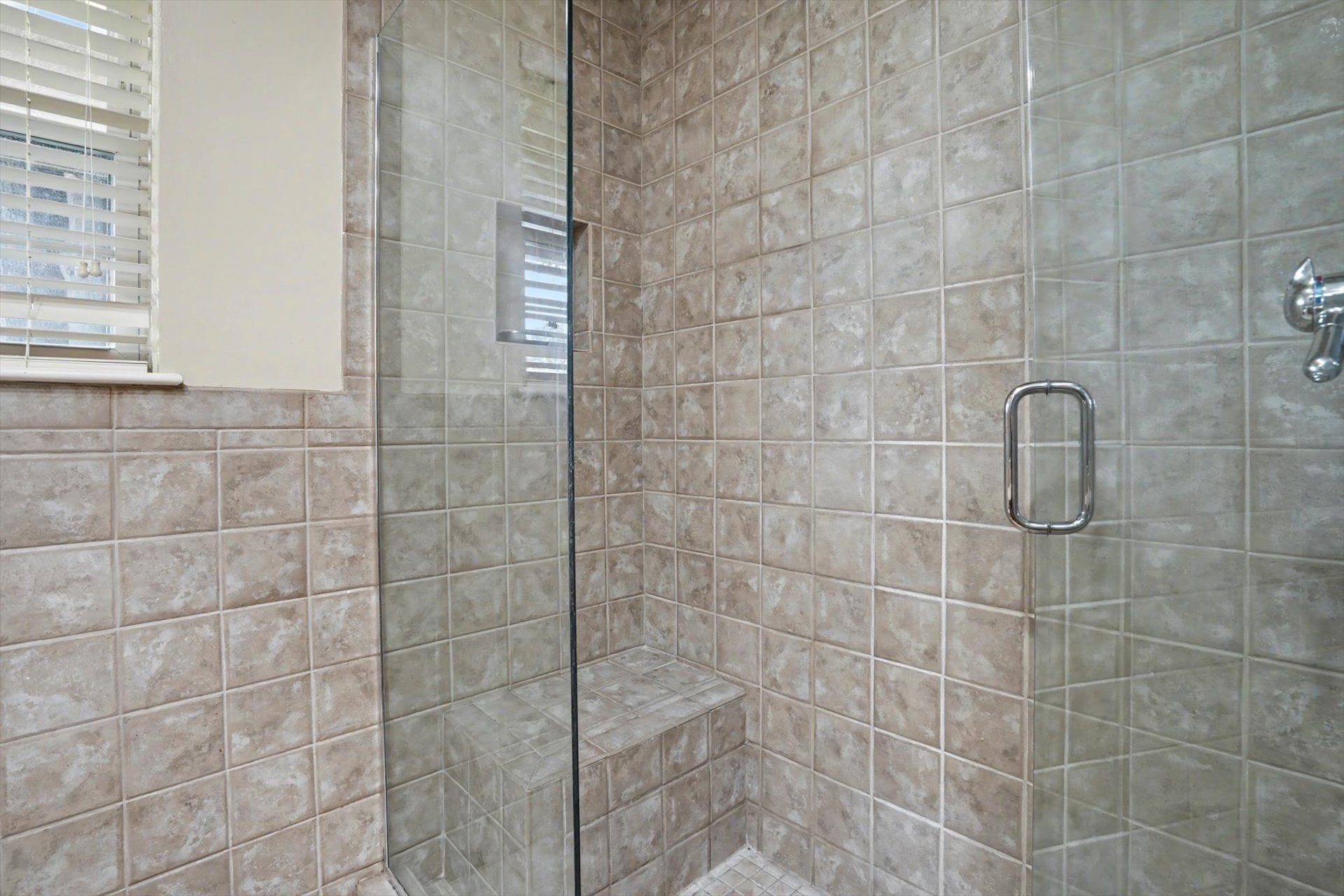 1713 E 60th Street Property Photo 22