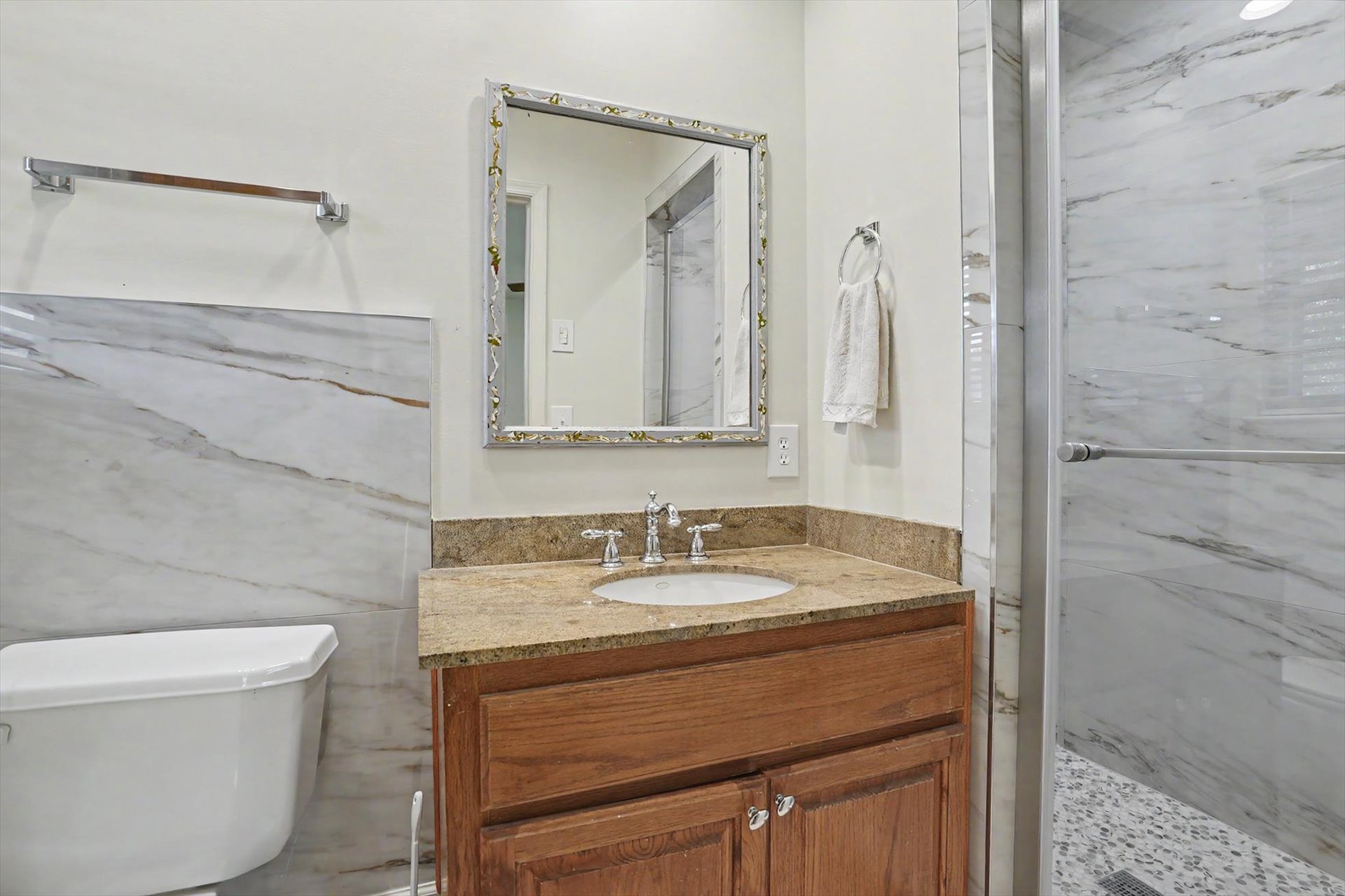 1713 E 60th Street Property Photo 27
