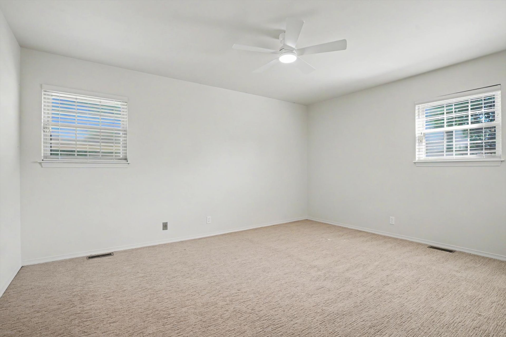 1713 E 60th Street Property Photo 33