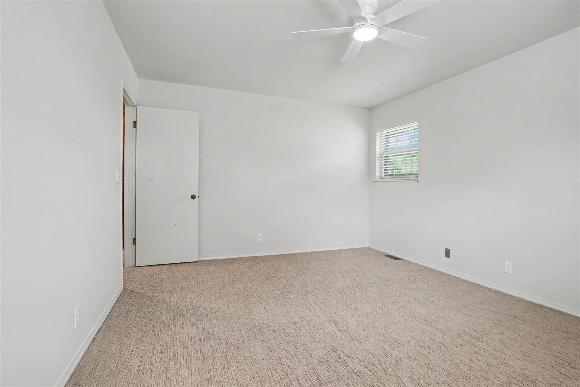 1713 E 60th Street Property Photo 34