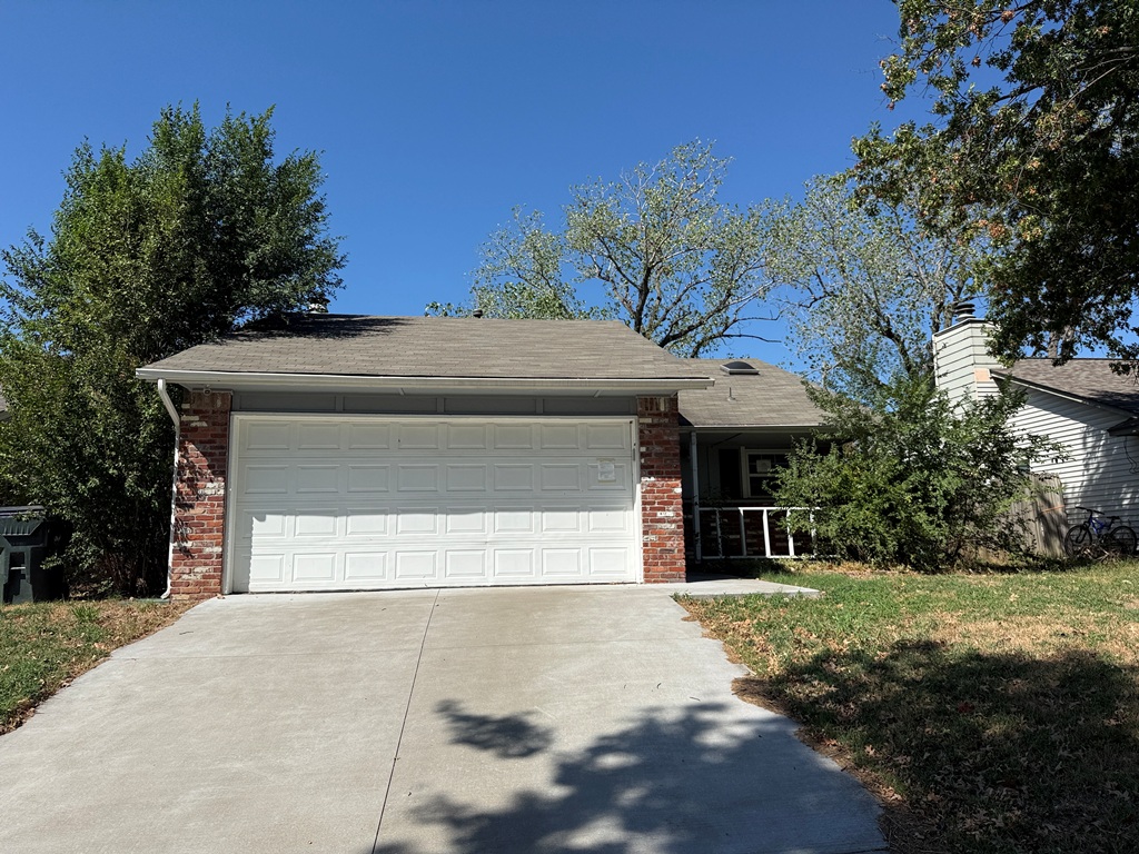 8418 N 116th Avenue Property Photo 1
