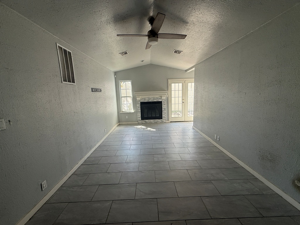 8418 N 116th Avenue Property Photo 3
