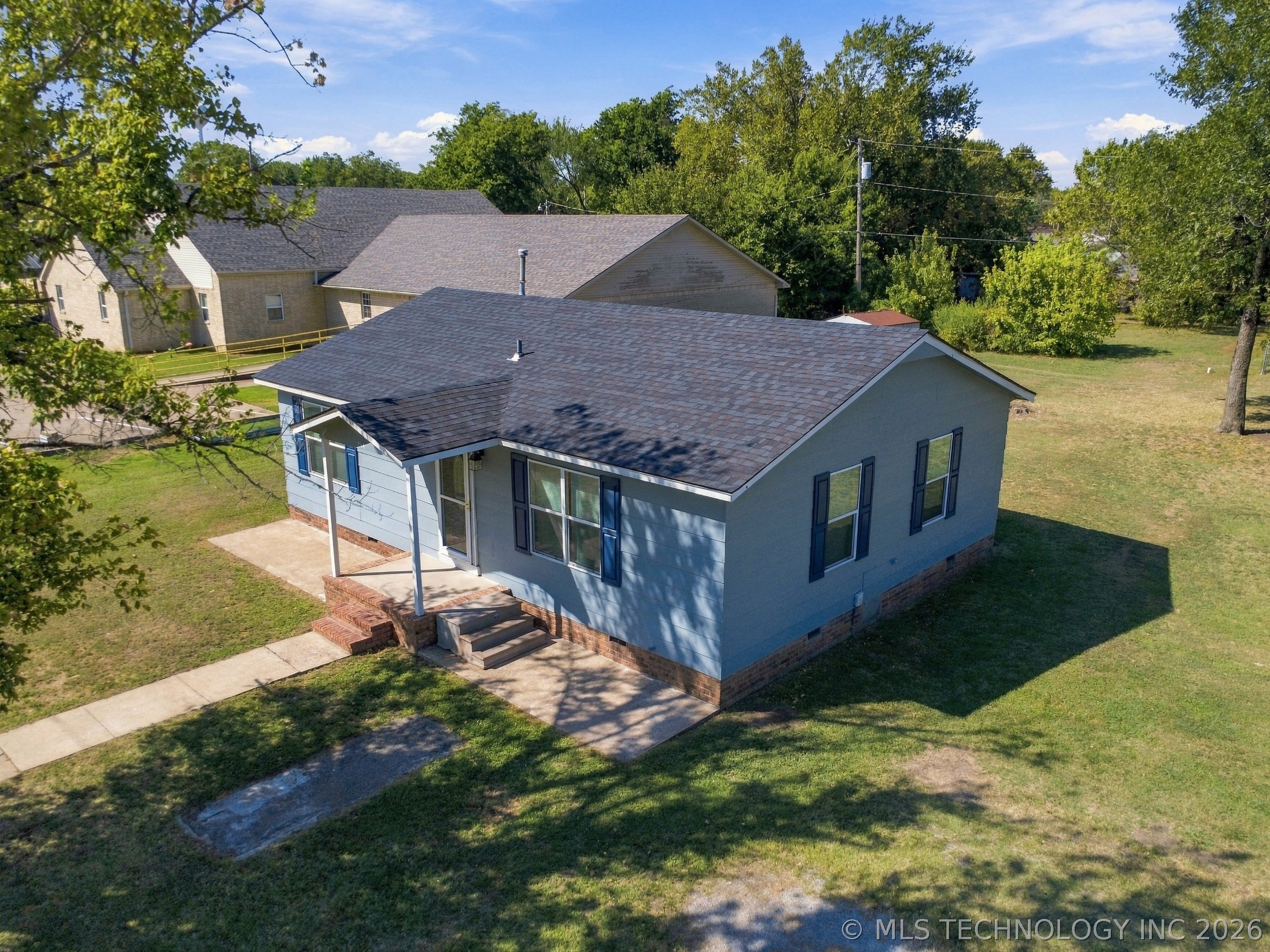214 N Hughes Street Property Photo 4