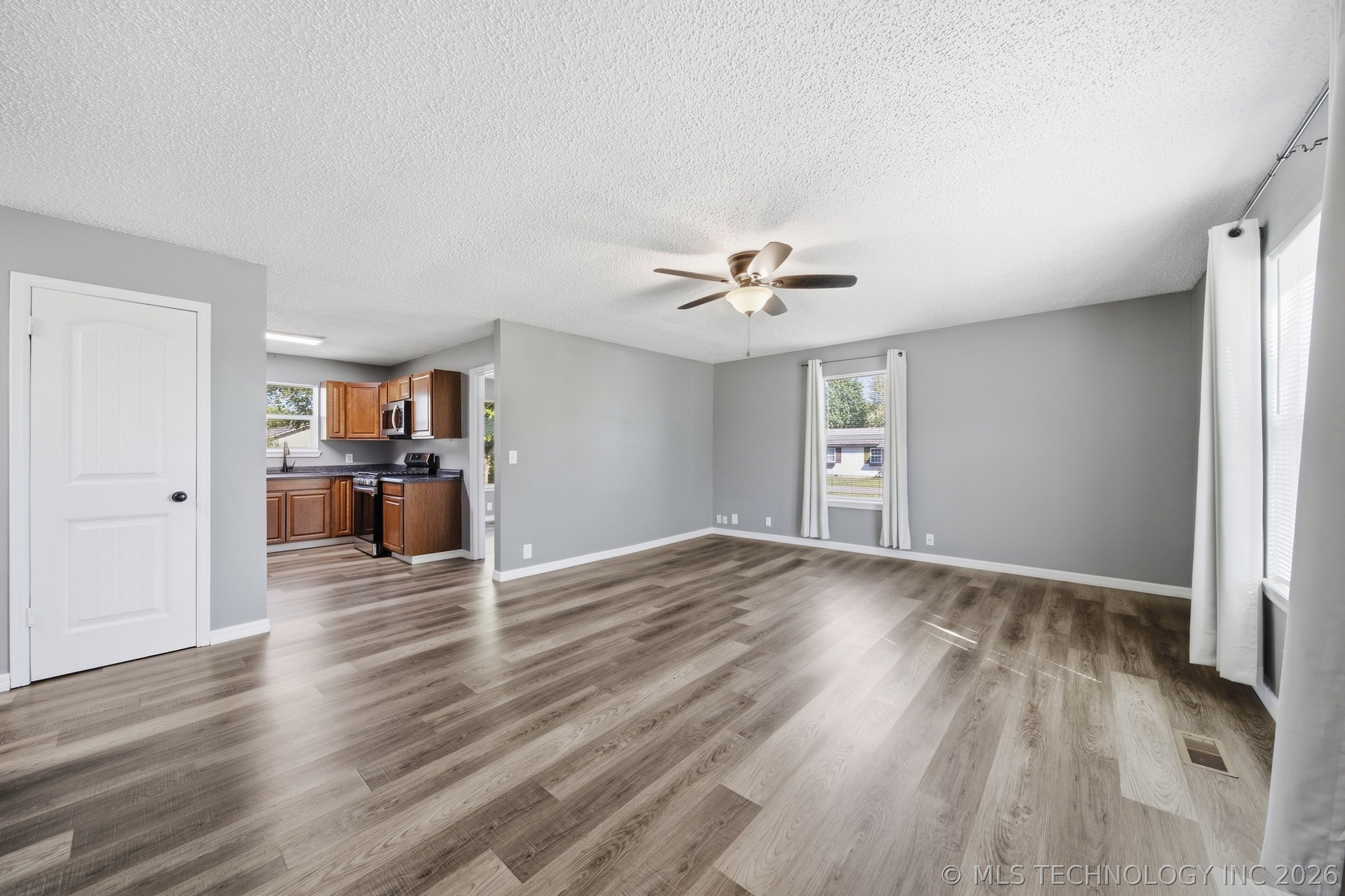 214 N Hughes Street Property Photo 8