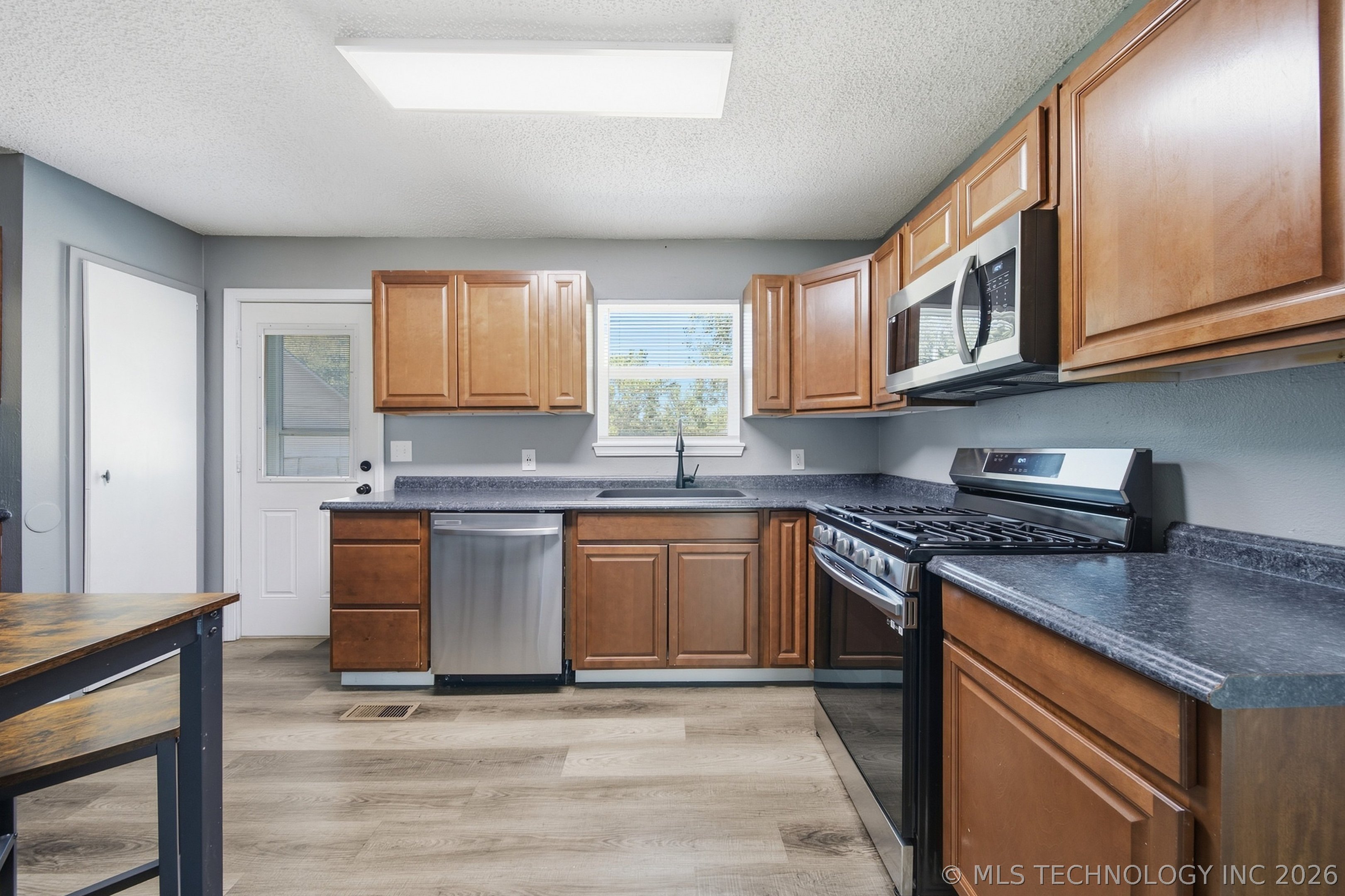 214 N Hughes Street Property Photo 12