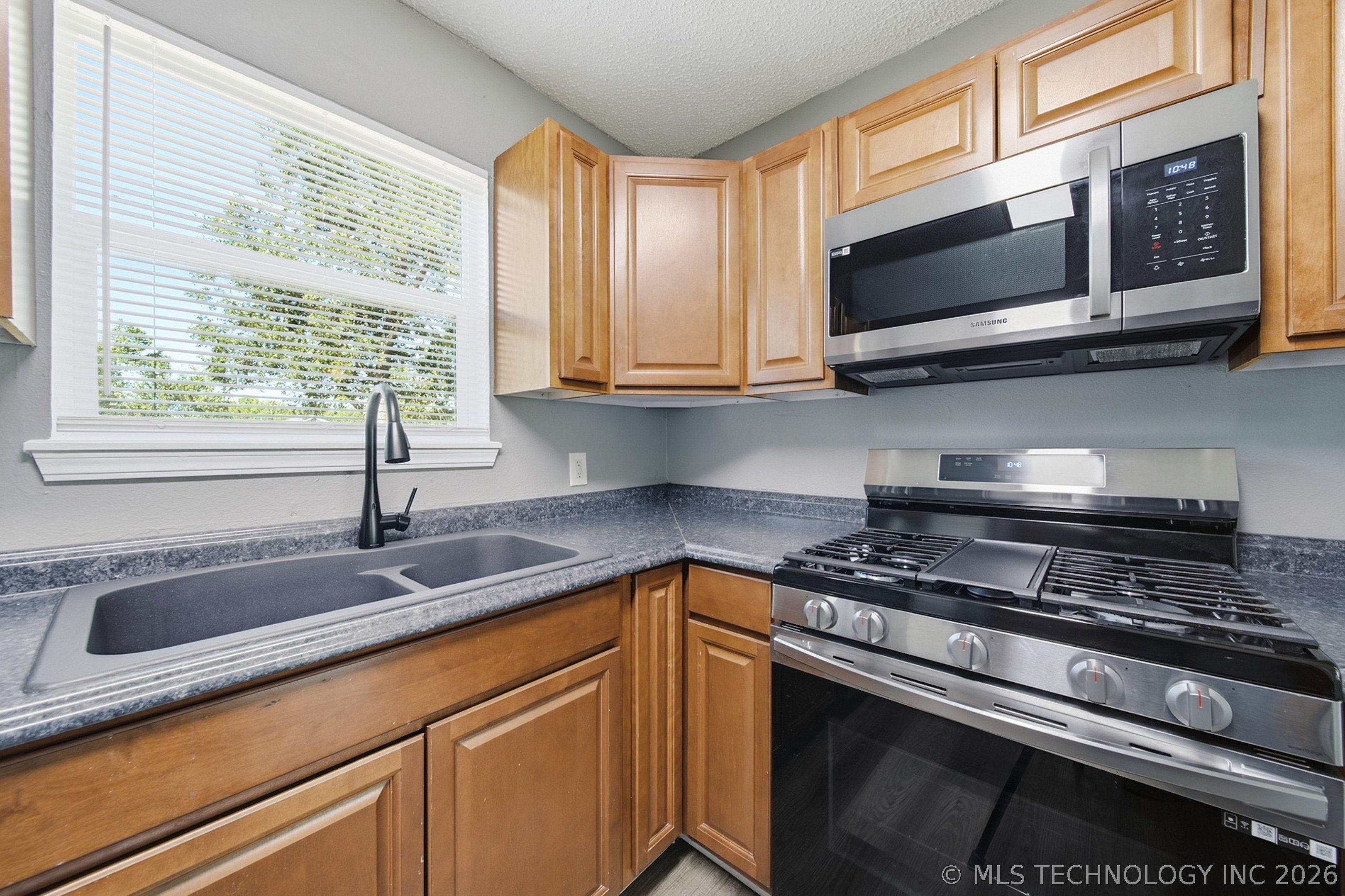 214 N Hughes Street Property Photo 15