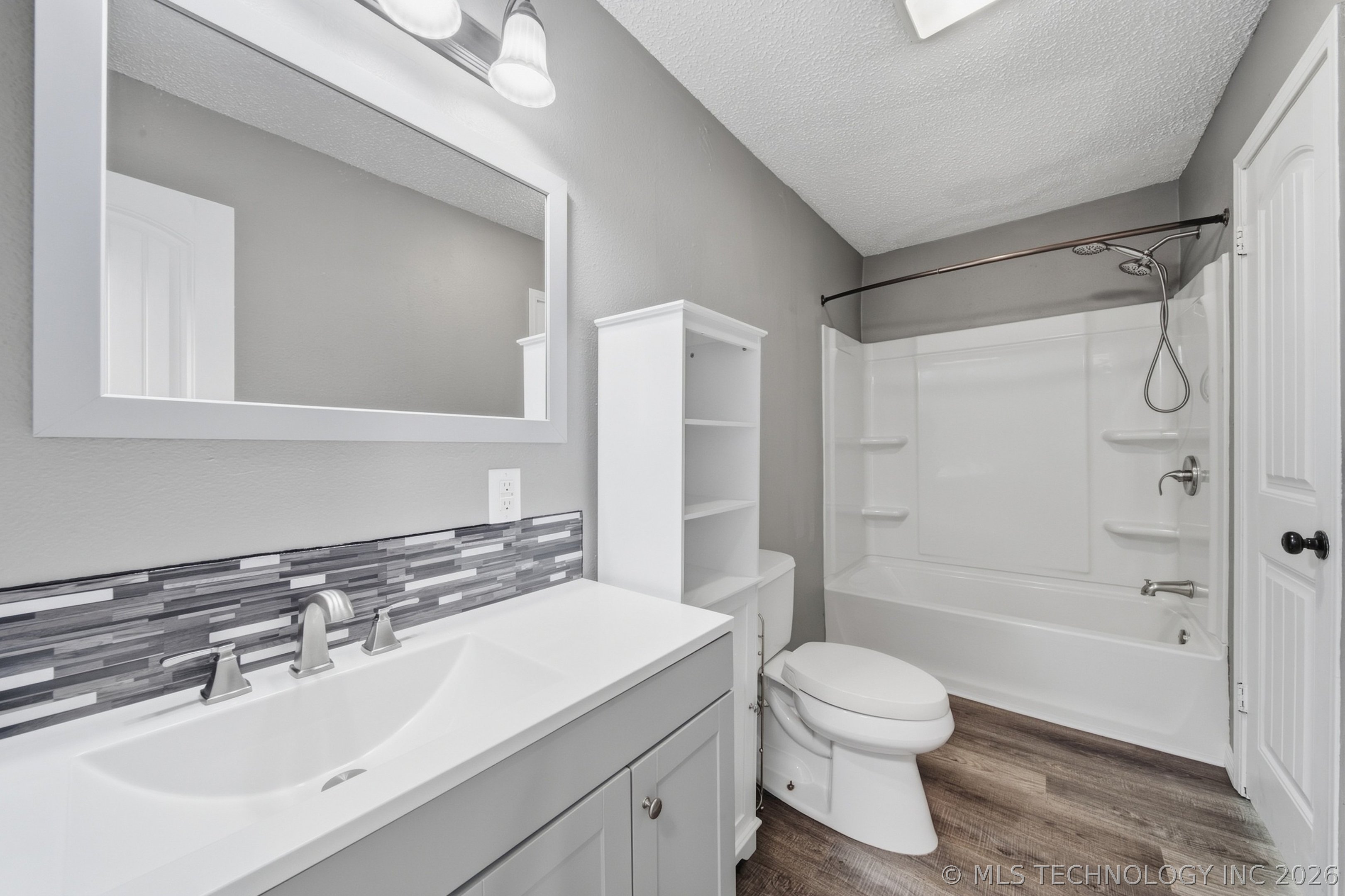 214 N Hughes Street Property Photo 18