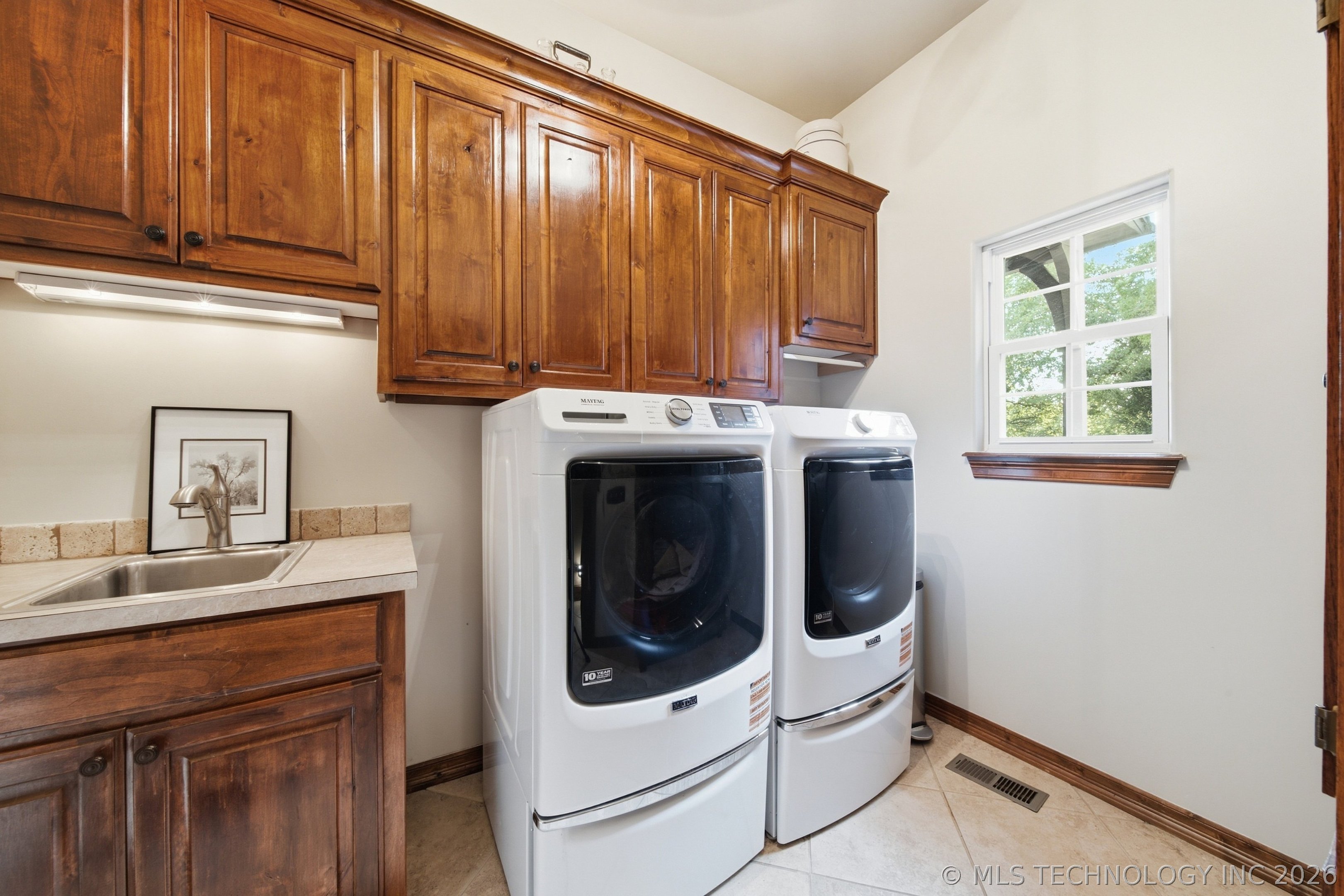 12381 S Florence Avenue Property Photo 35