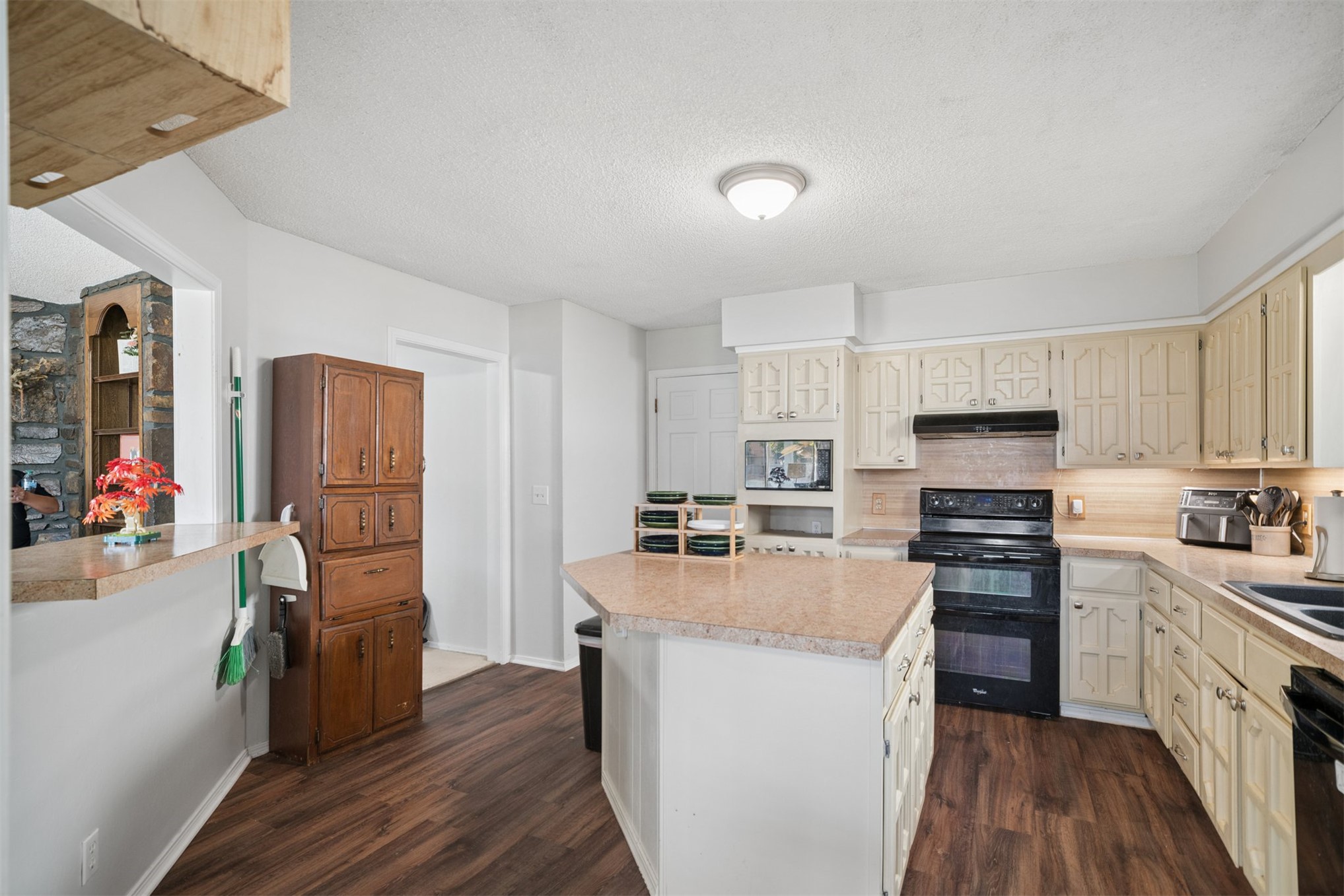 14210 E 36 Street Property Photo 7