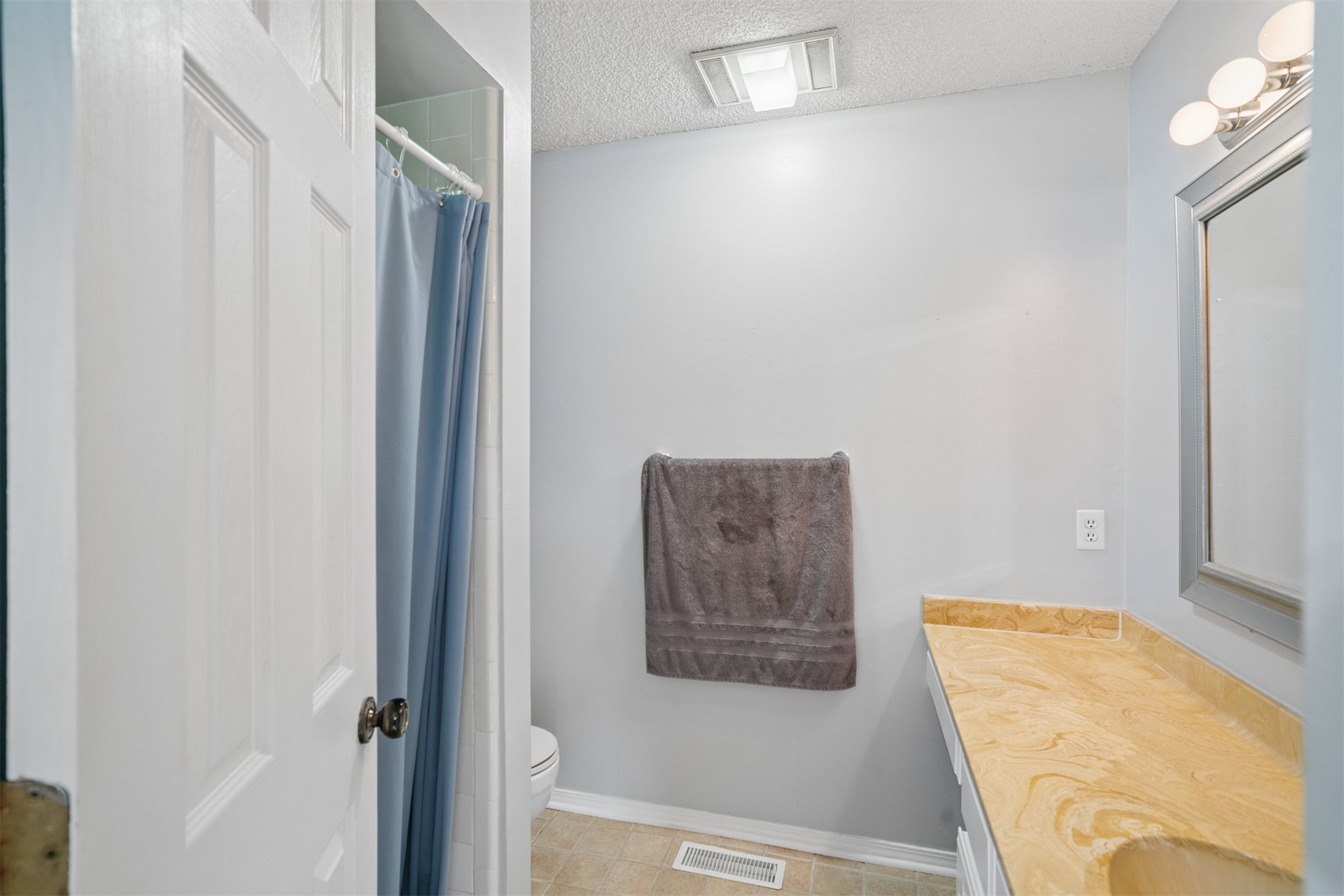 14210 E 36 Street Property Photo 14