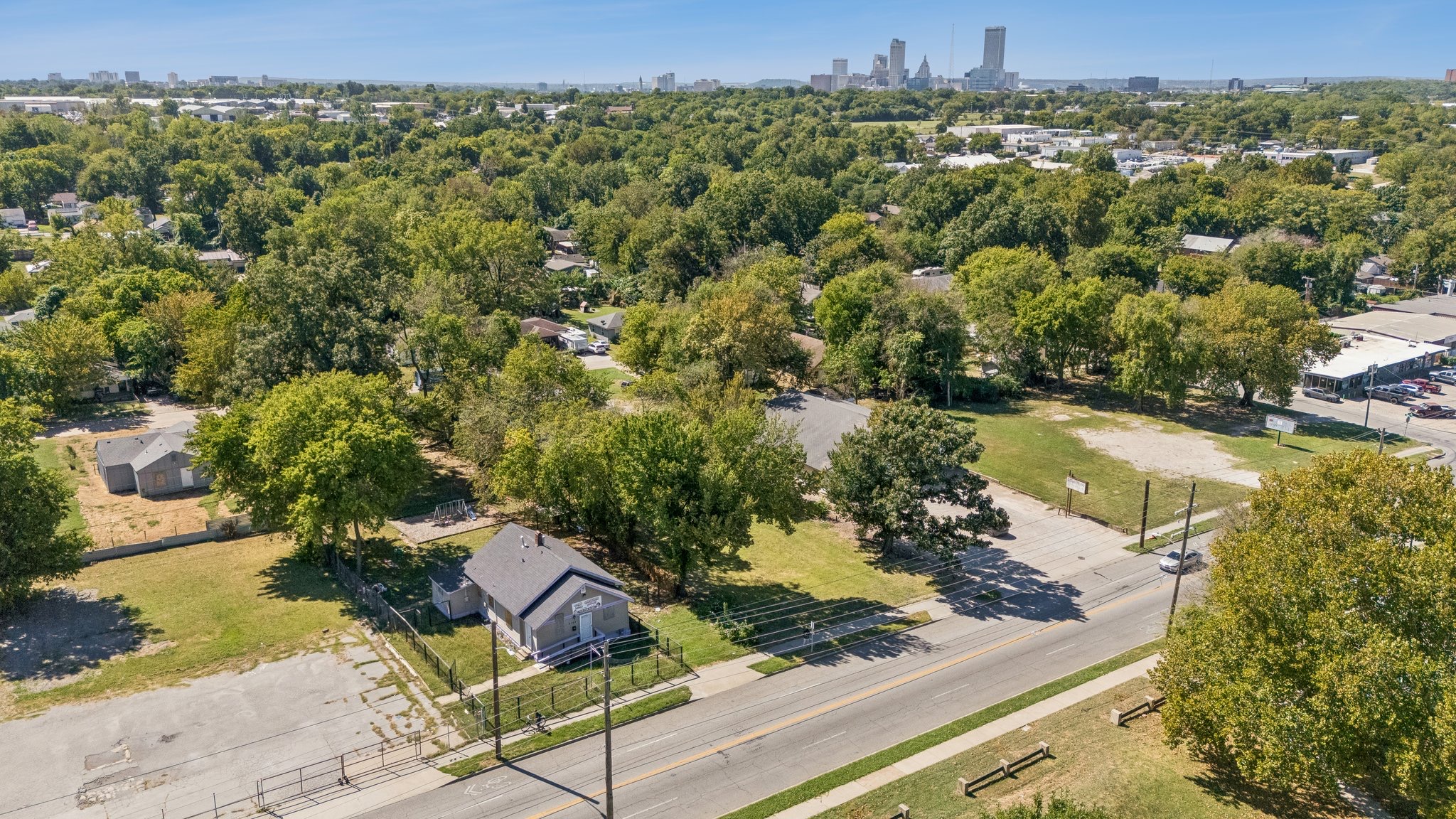2122 E Pine Street Property Photo 7
